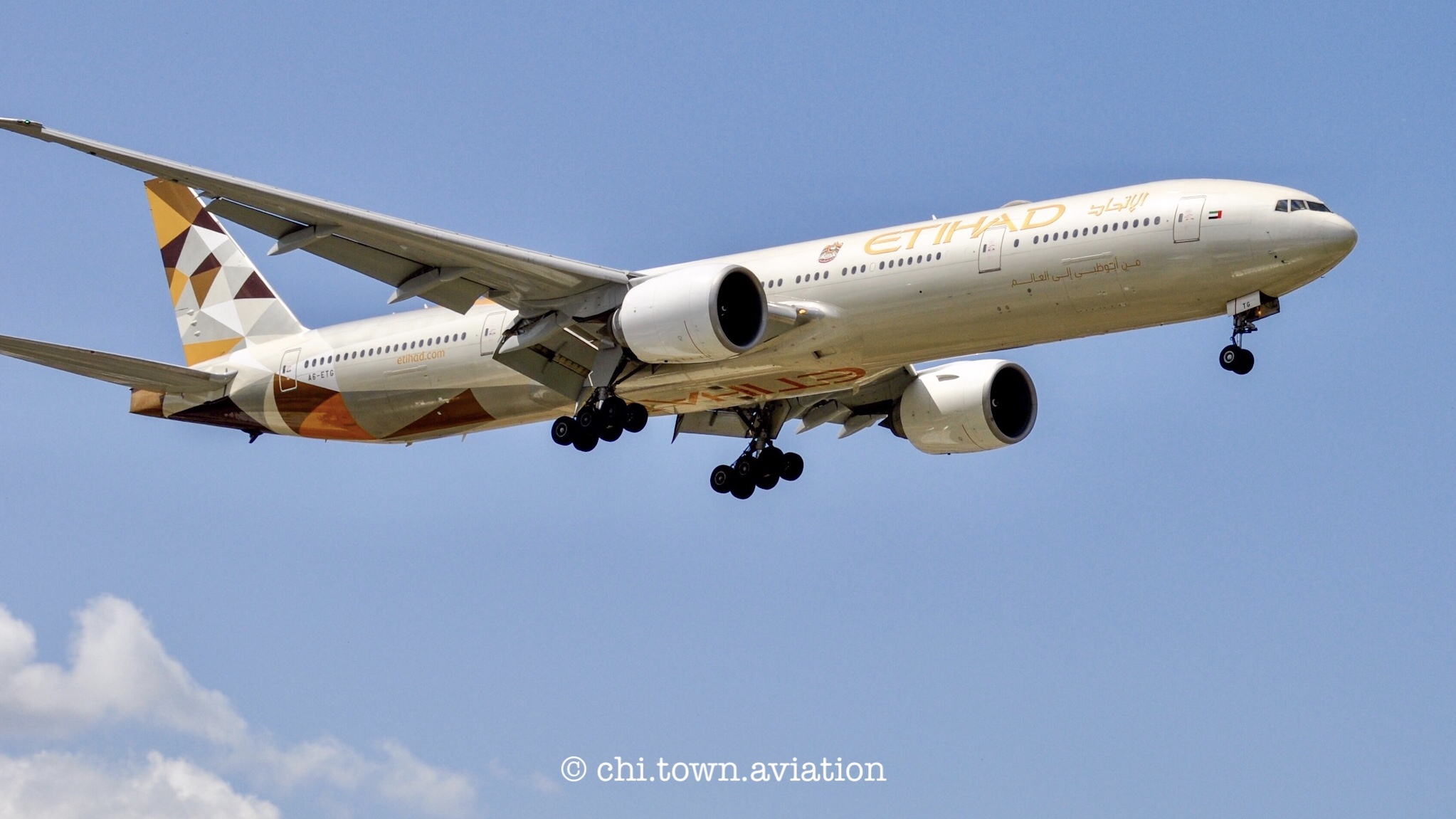 Full size: Etihad Airways Boeing 777-300ER A6-ETG at Chicago O'Hare International Airport