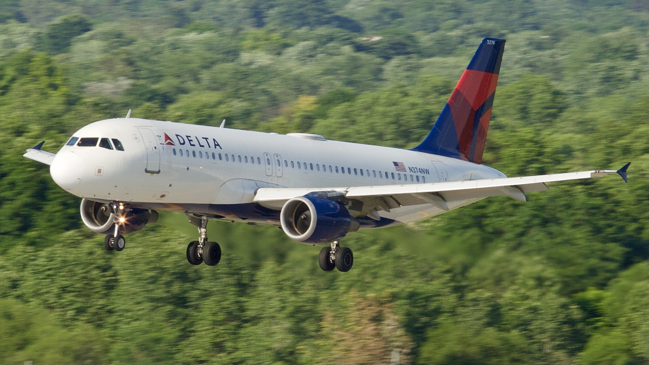 Full size: Delta Airlines Airbus A320 N374NW at John Glenn Columbus International Airport