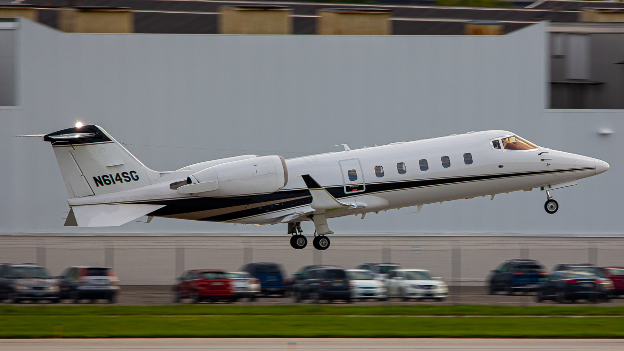 Full size: PRIVATE Learjet 60 N614SG at John Glenn Columbus International Airport