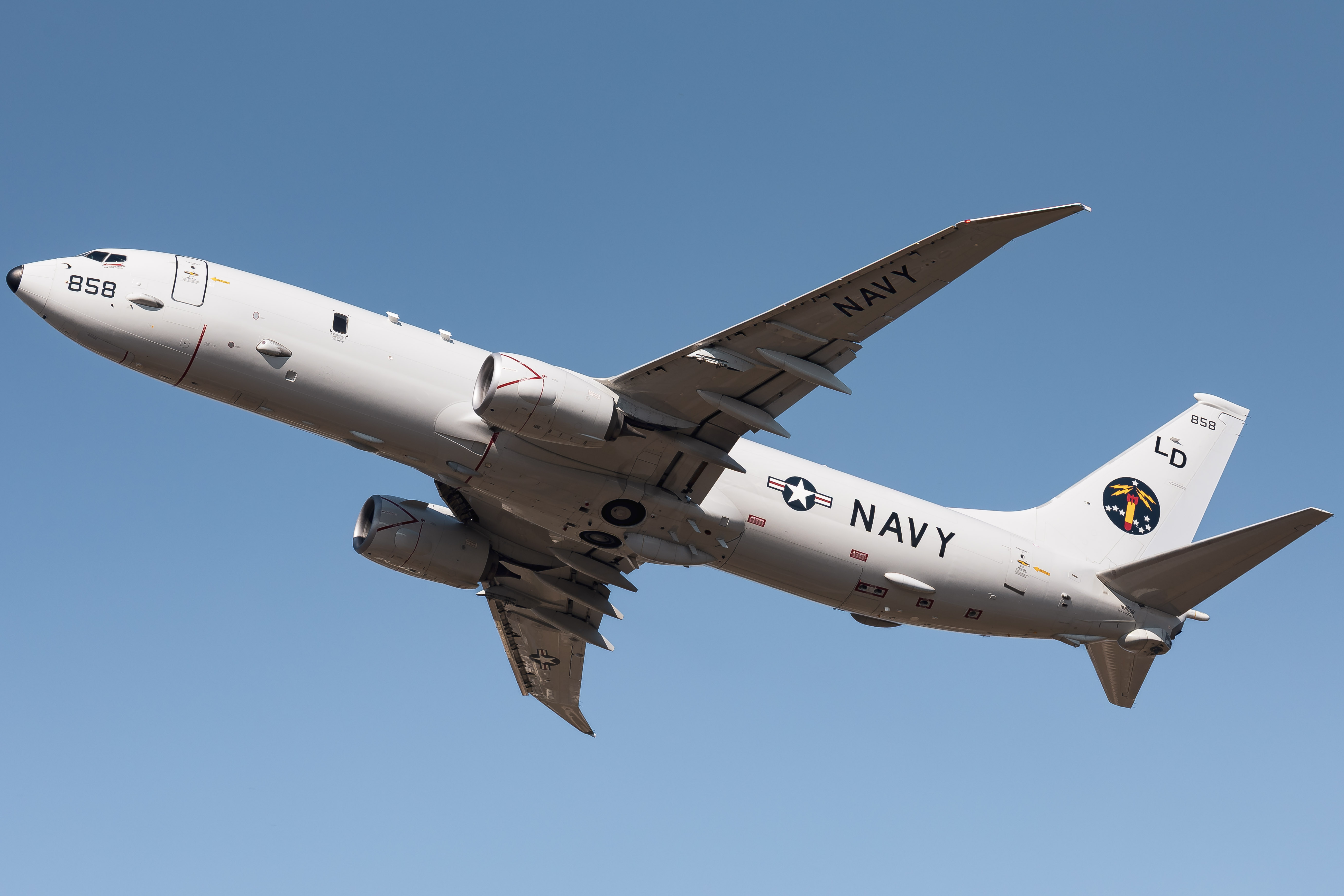 Full size: USN - United States Navy Boeing P-8 Poseidon  168858 at Ellington Airport