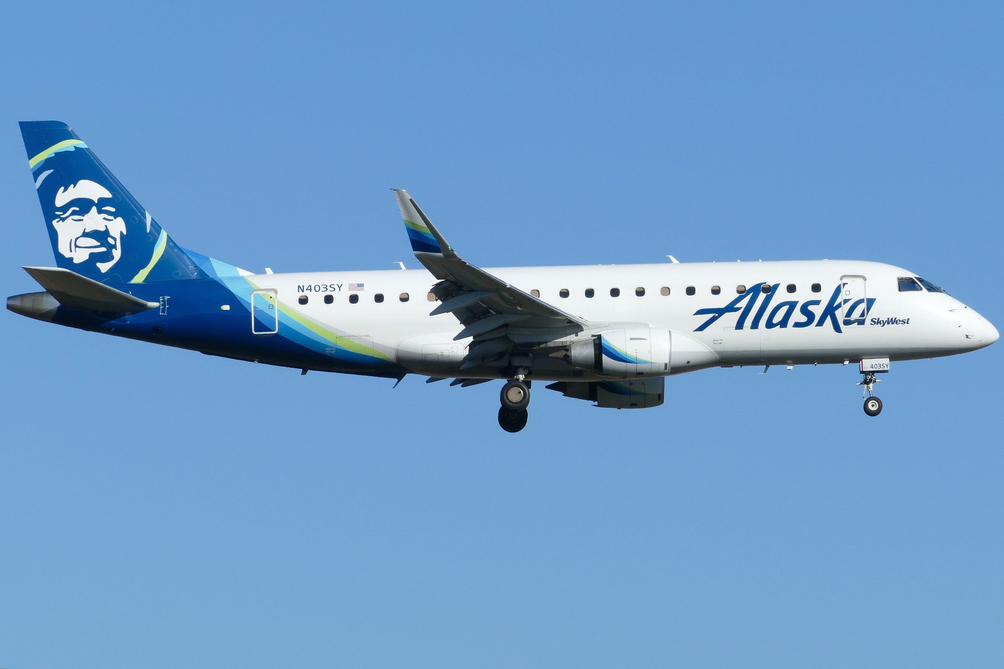 Full size: Alaska Airlines Embraer E175 N403SY at Austin-Bergstrom International Airport