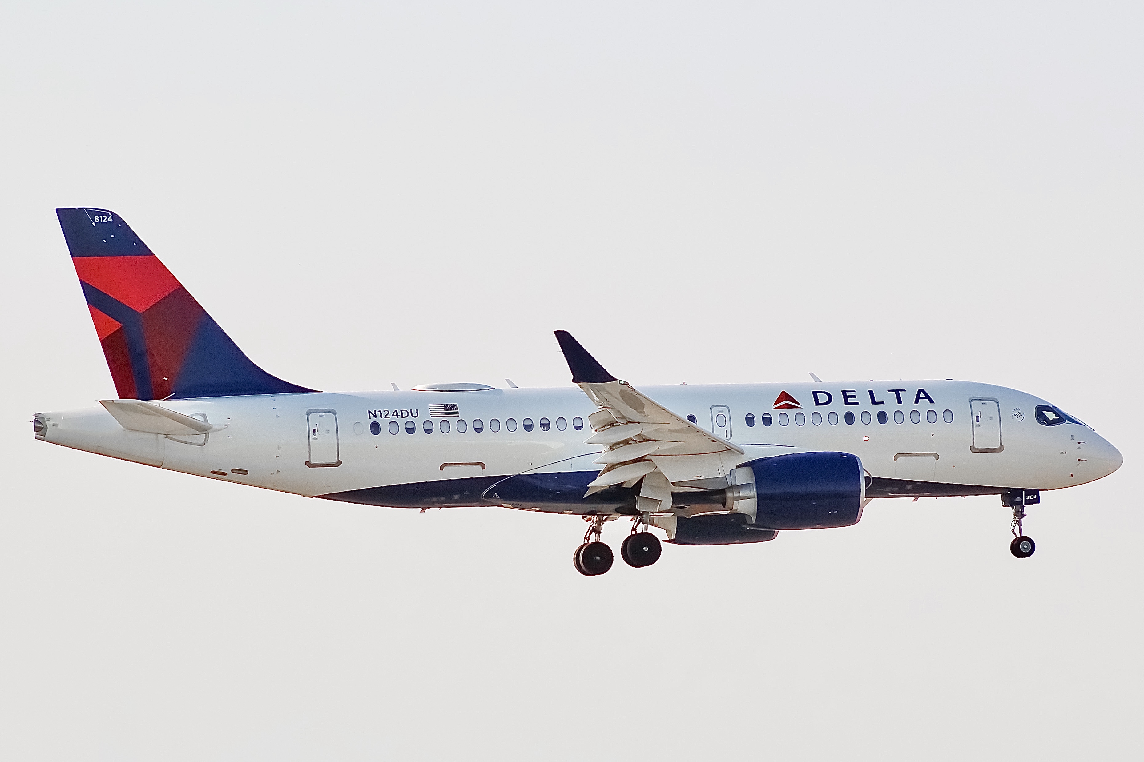 Full size: Delta Airlines Airbus A220-100 N124DU at Chicago O'Hare International Airport