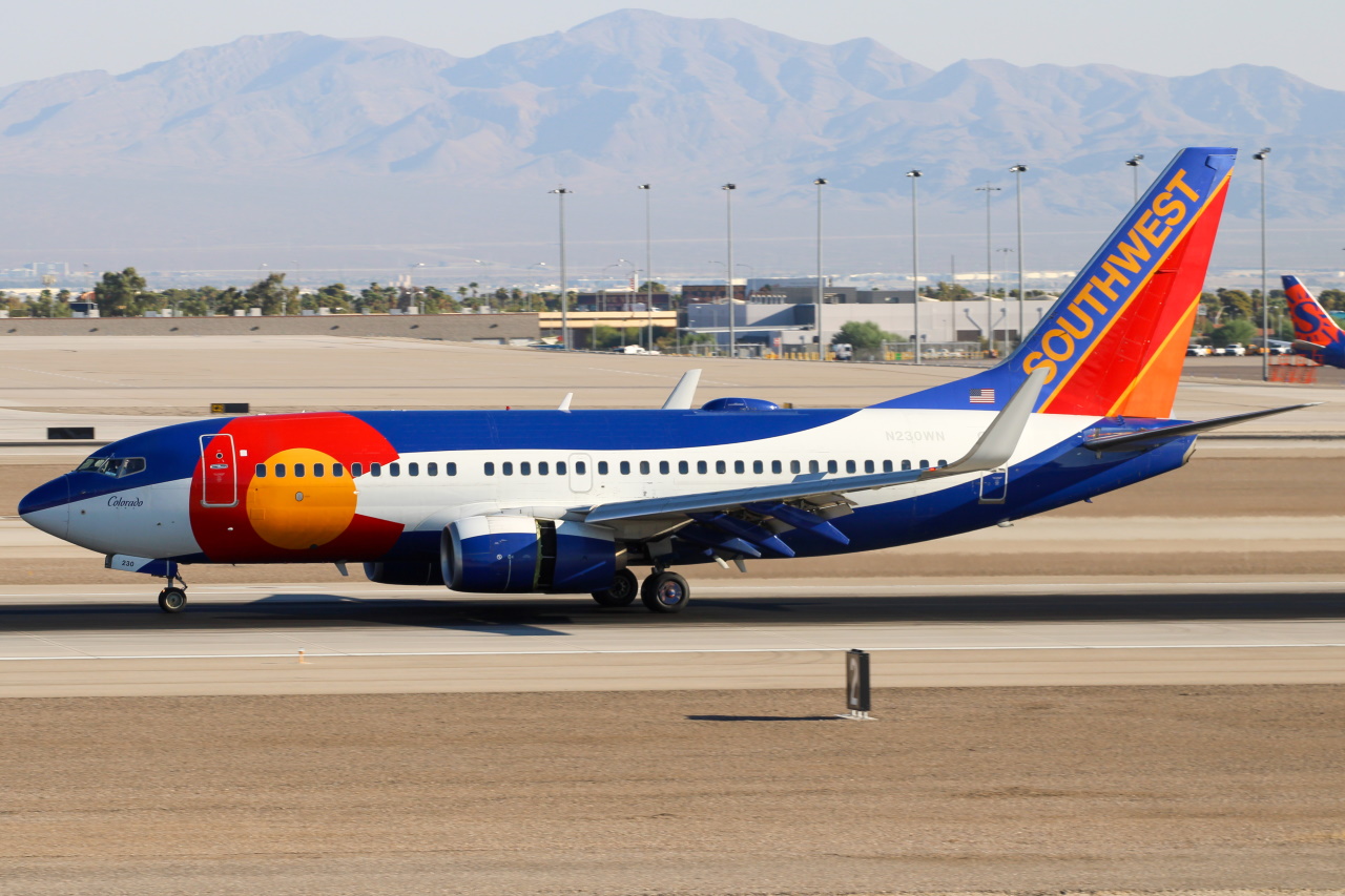 Full size: Southwest Airlines Boeing 737-700 N230WN at Harry Reid International Airport