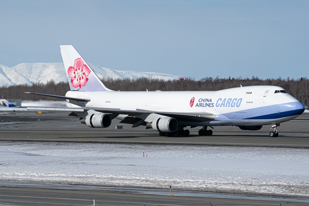 Full size: China Airlines Cargo Boeing 747-400F B-18723 at Anchorage Ted Stevens International Airport