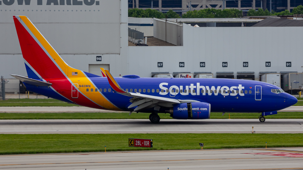 Full size: Southwest Airlines Boeing 737-700 N411WN at John Glenn Columbus International Airport