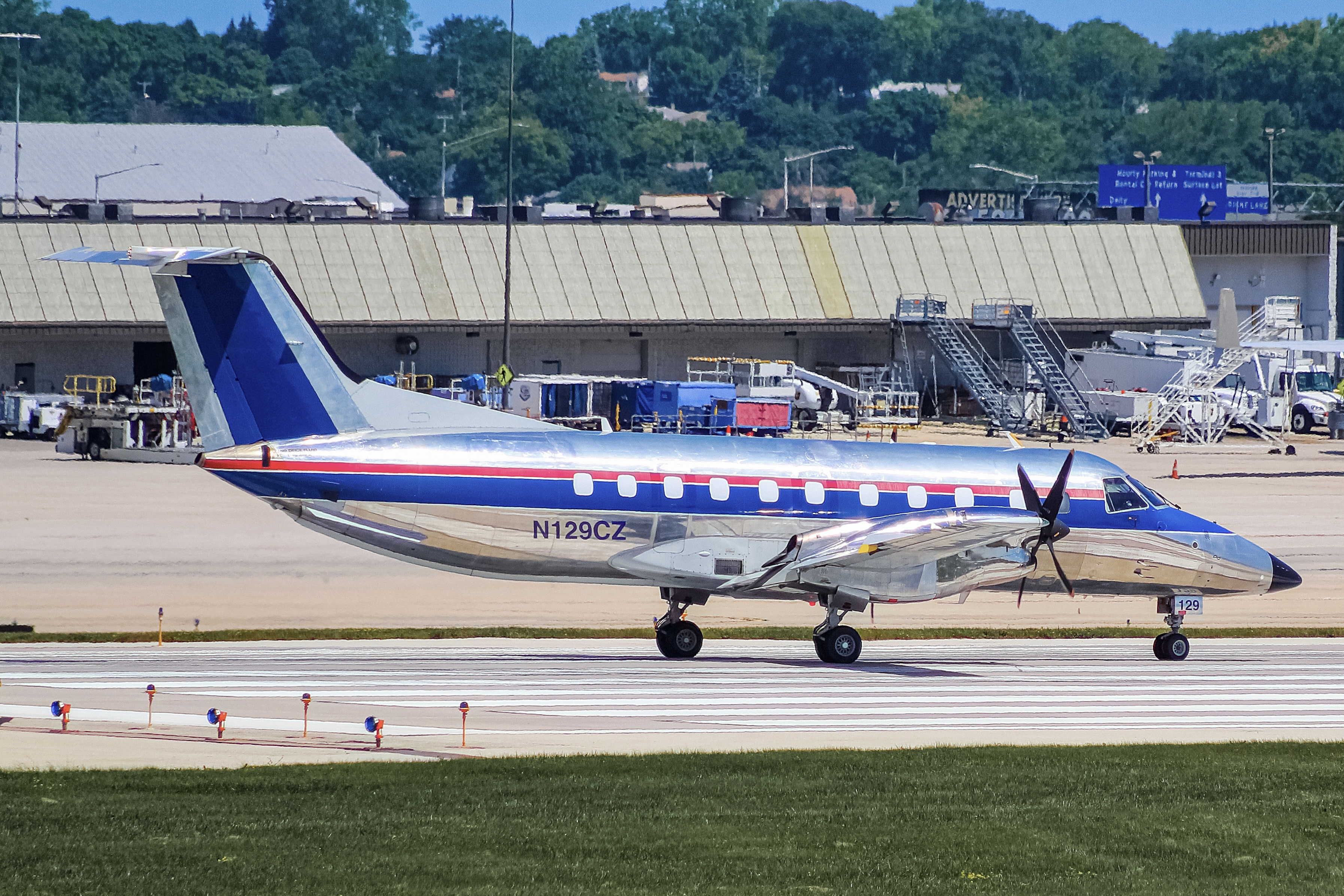 Full size: Freight Runners Express Embraer EMB-120 N129CZ at General Mitchell International Airport