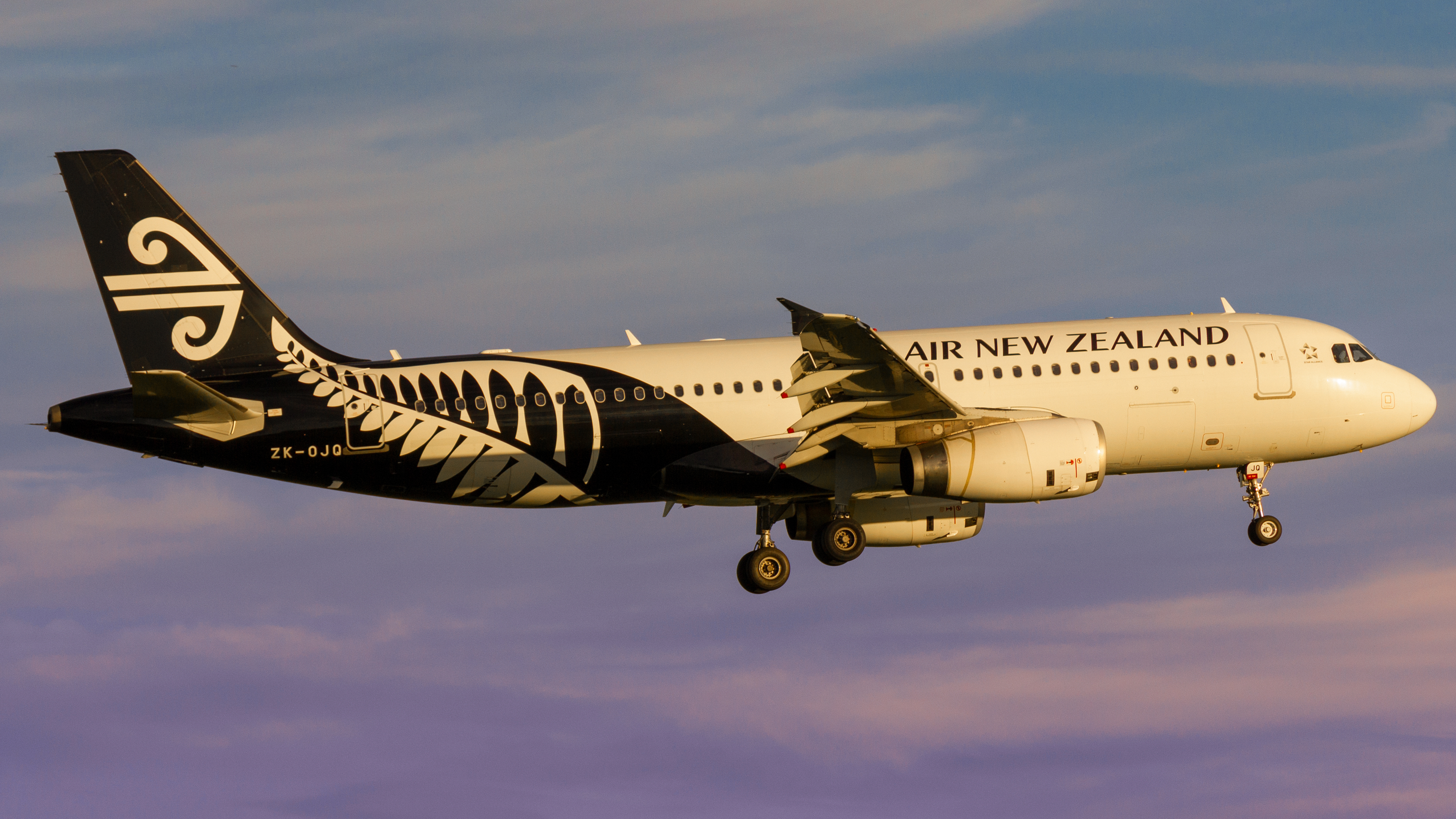 Full size: Air New Zealand Airbus A320 ZK-OJQ at Christchurch International Airport