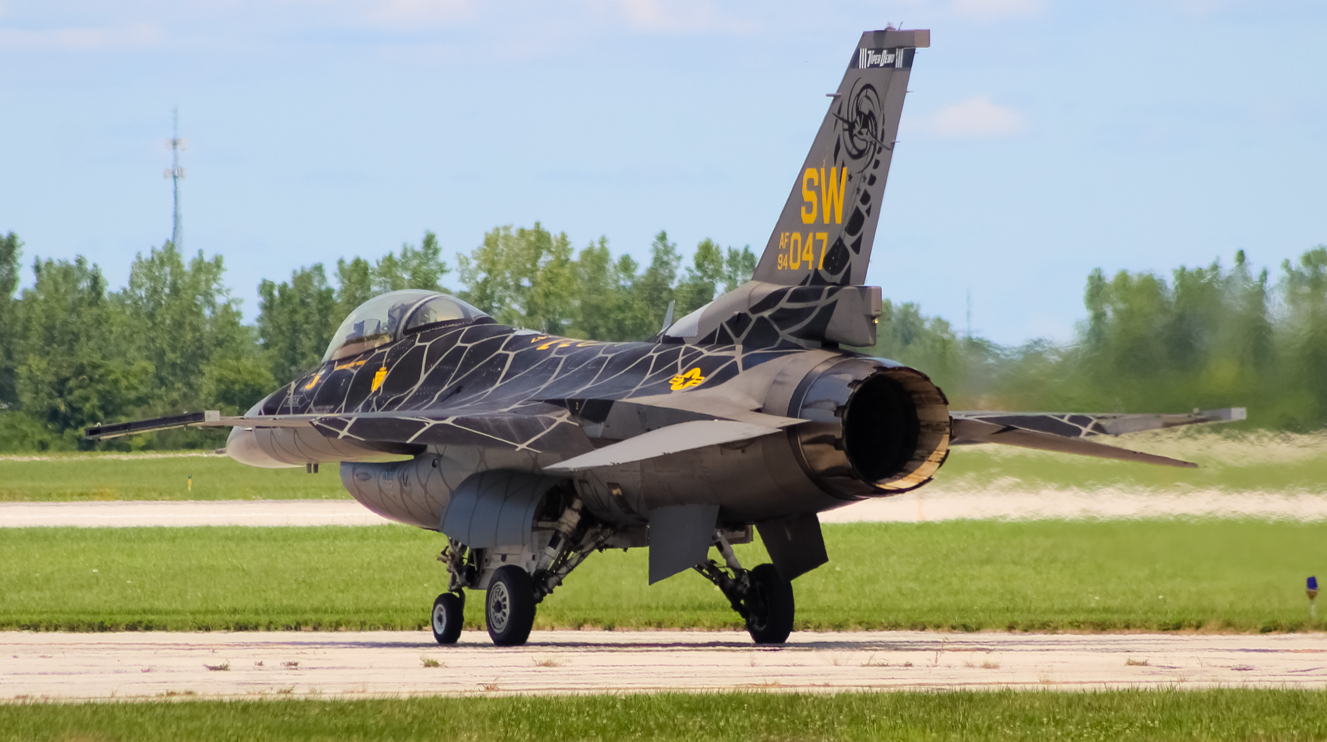 Full size: USAF - United States Air Force General Dynamics F-16 Fighting Falcon 94-0047 at James M Cox Dayton International Airport