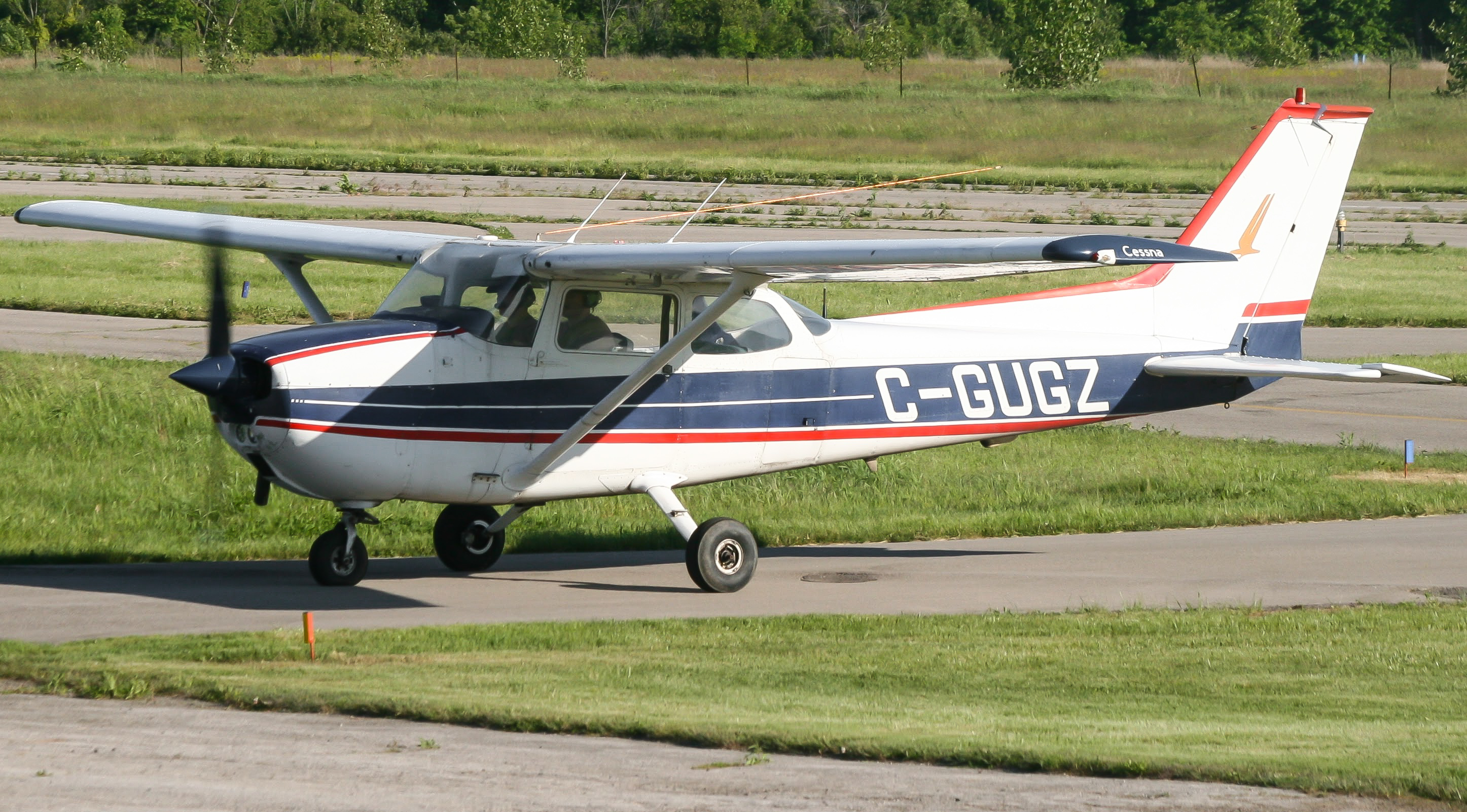 Full size: PRIVATE Cessna 172M Skyhawk C-GUGZ at 