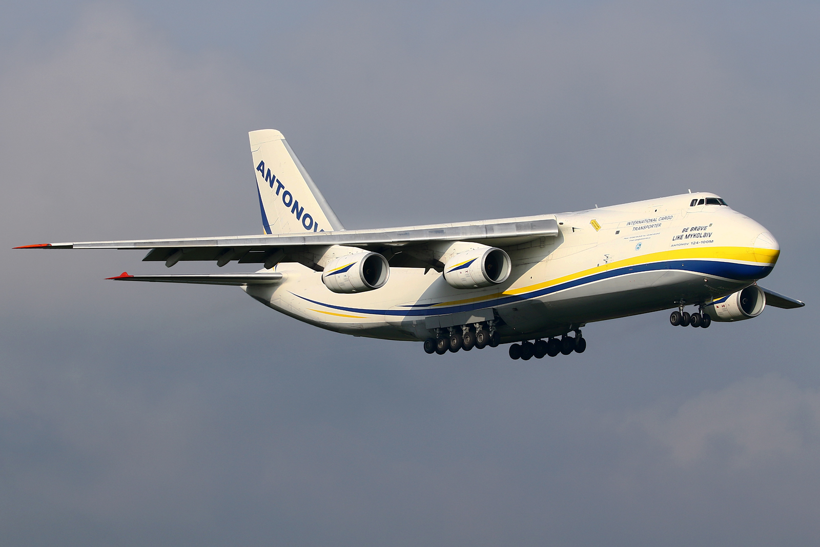 Full size: Antonov Airlines Antonov An-124 UR-82007 at Eindhoven Airport