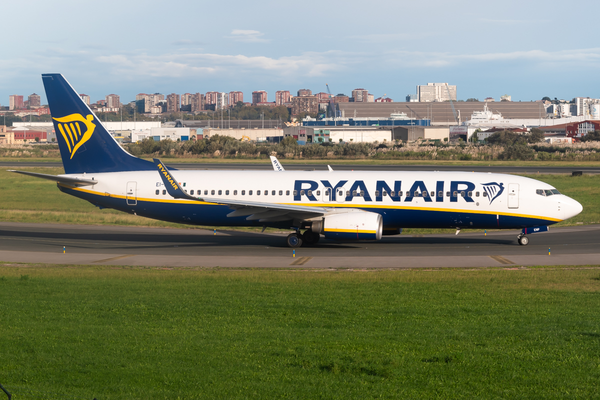 Full size: RyanAir Boeing 737-800 EI-ENP at Santander Airport