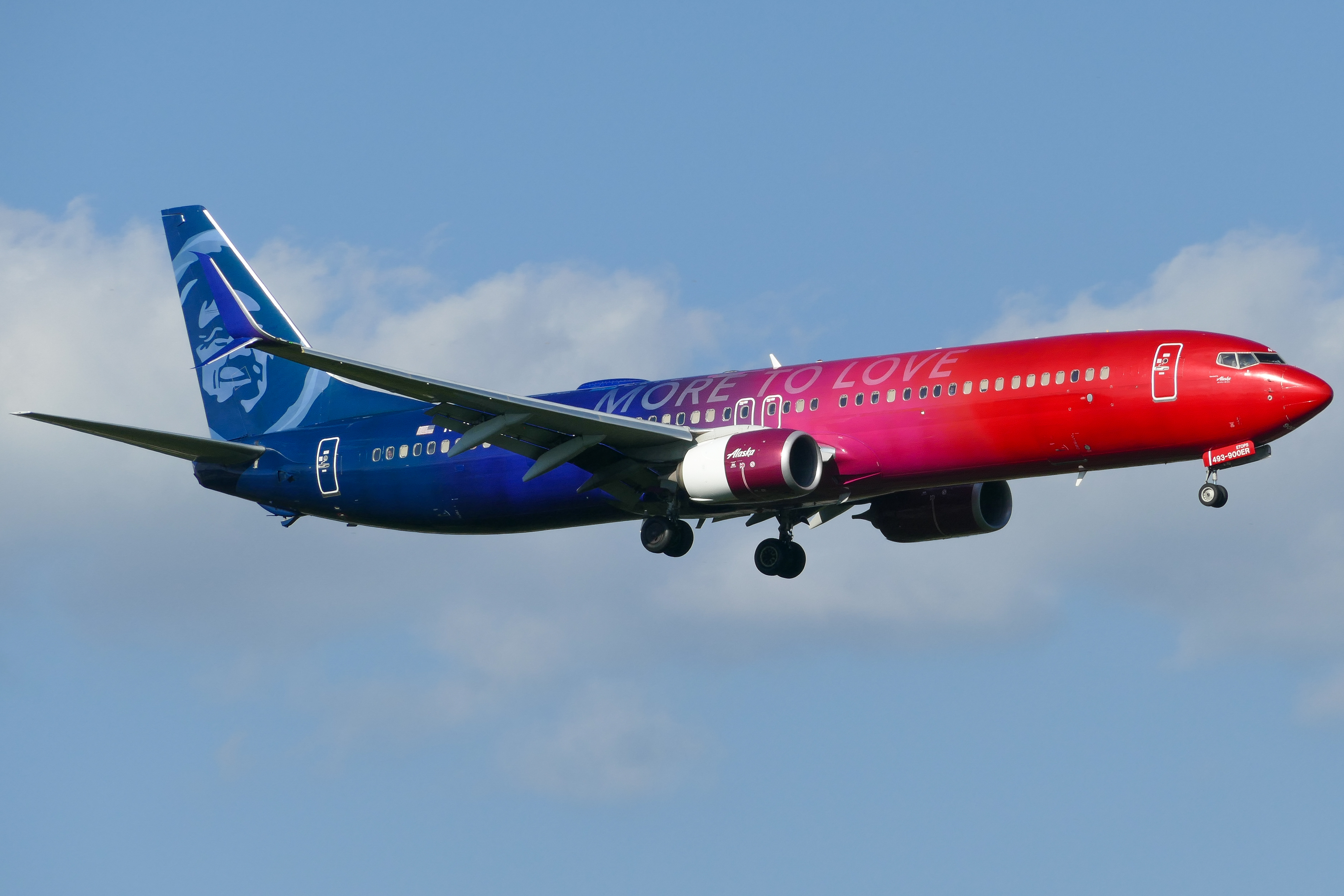 Full size: Alaska Airlines Boeing 737-900ER N493AS at Austin-Bergstrom International Airport