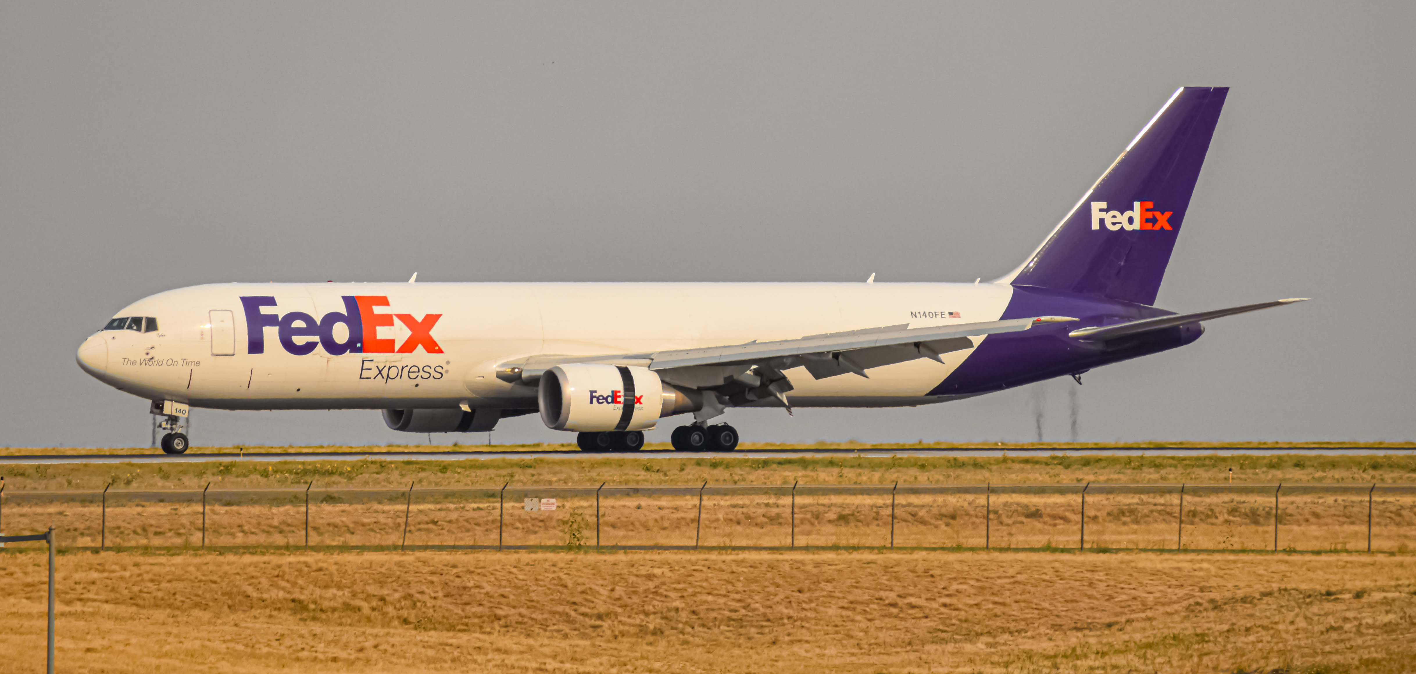 Full size: FedEx Boeing 767-300F N140FE at Denver International Airport