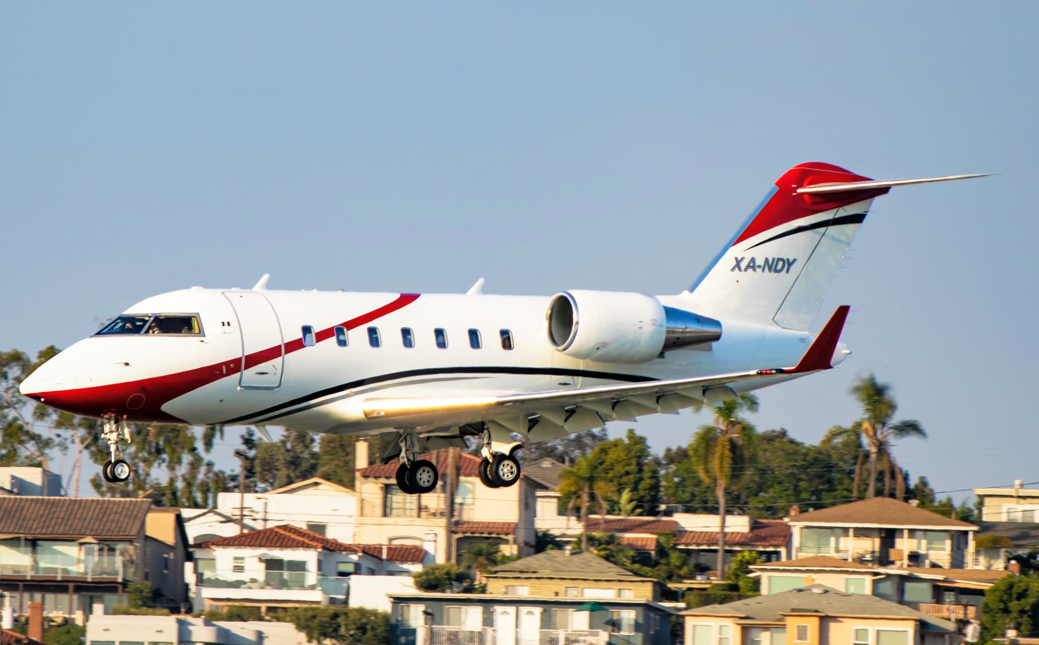 Full size: PRIVATE Bombardier Challenger 605 XA-NDY at San Diego International Airport