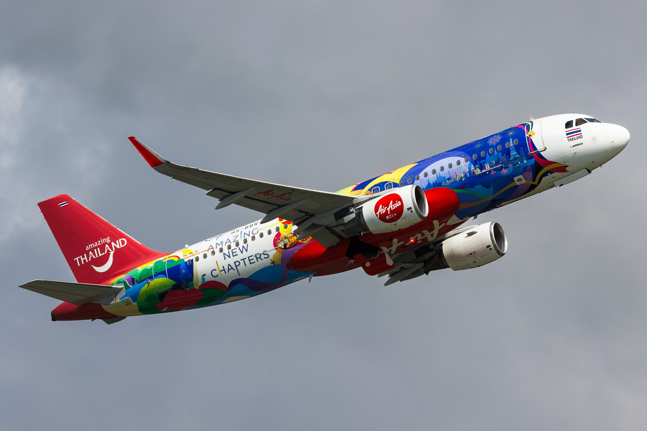 Full size: AirAsia Airbus A320 HS-BBR at Hong Kong International Airport
