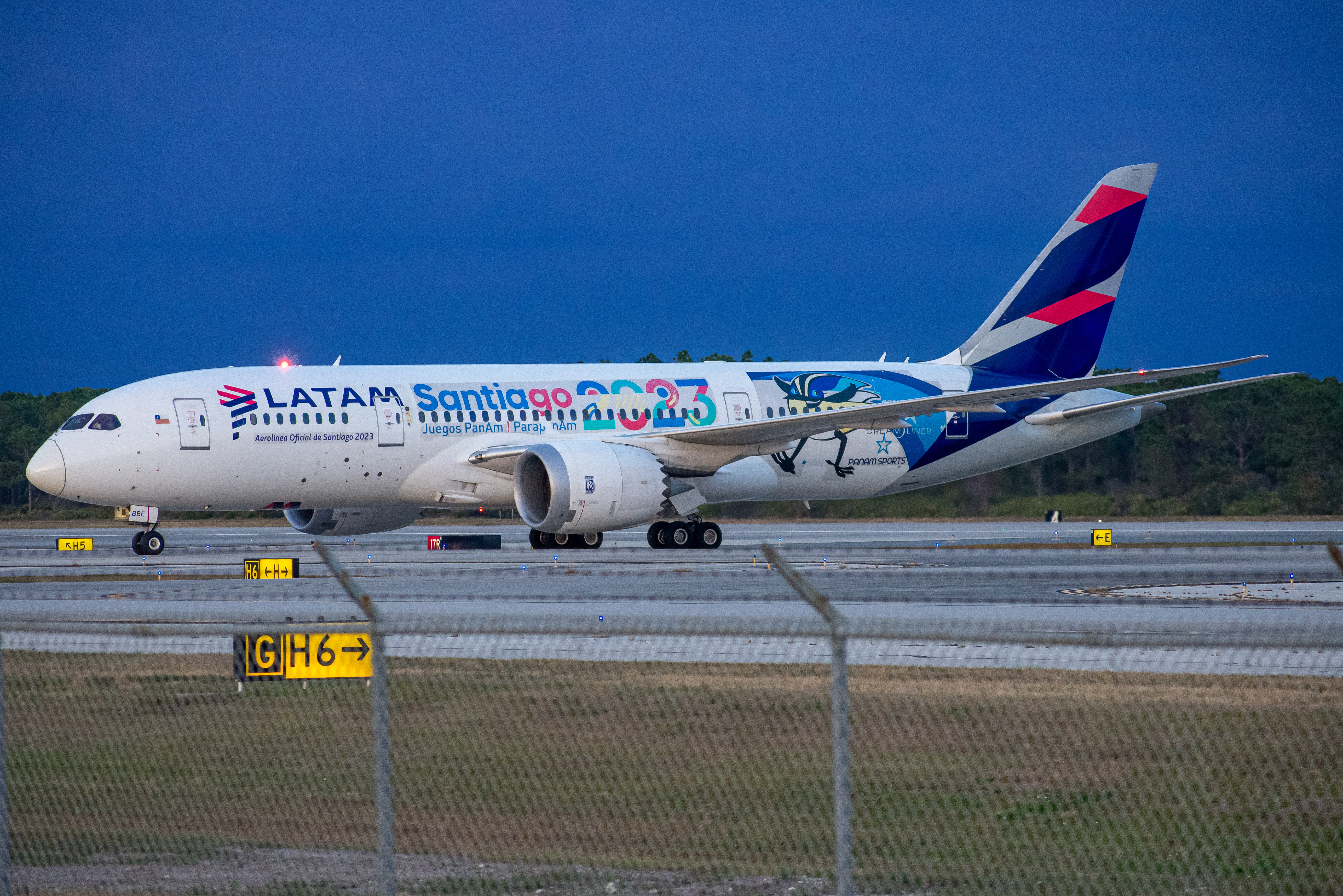 Full size: LATAM Boeing 787-8 CC-BBE at Orlando International Airport
