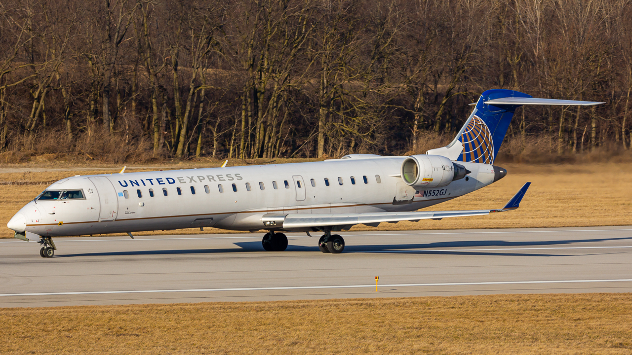 Full size: United Express Mitsubishi CRJ-550 N552GJ at John Glenn Columbus International Airport