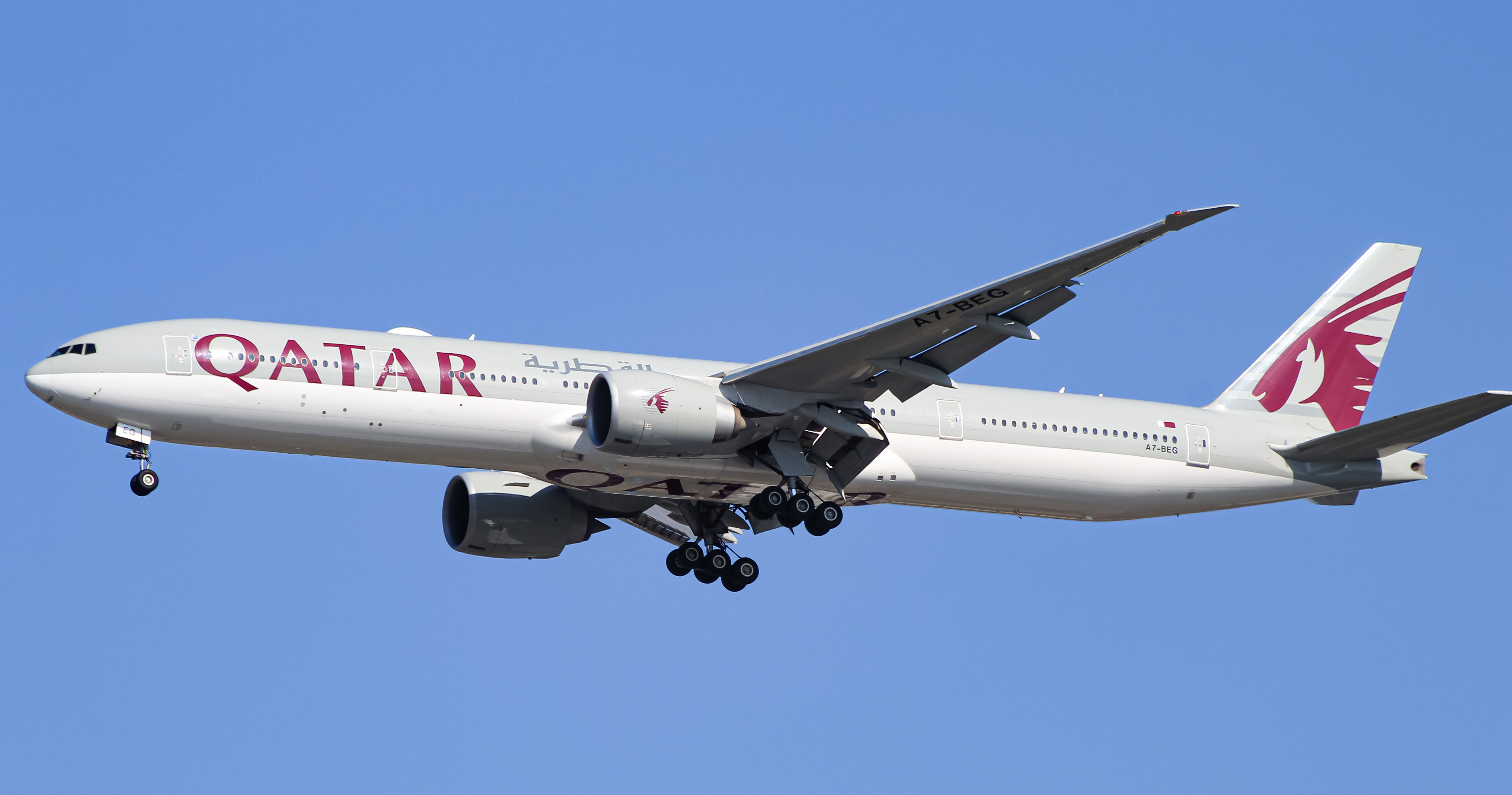 Full size: Qatar Airways Boeing 777-300ER A7-BEG at Washington Dulles International Airport
