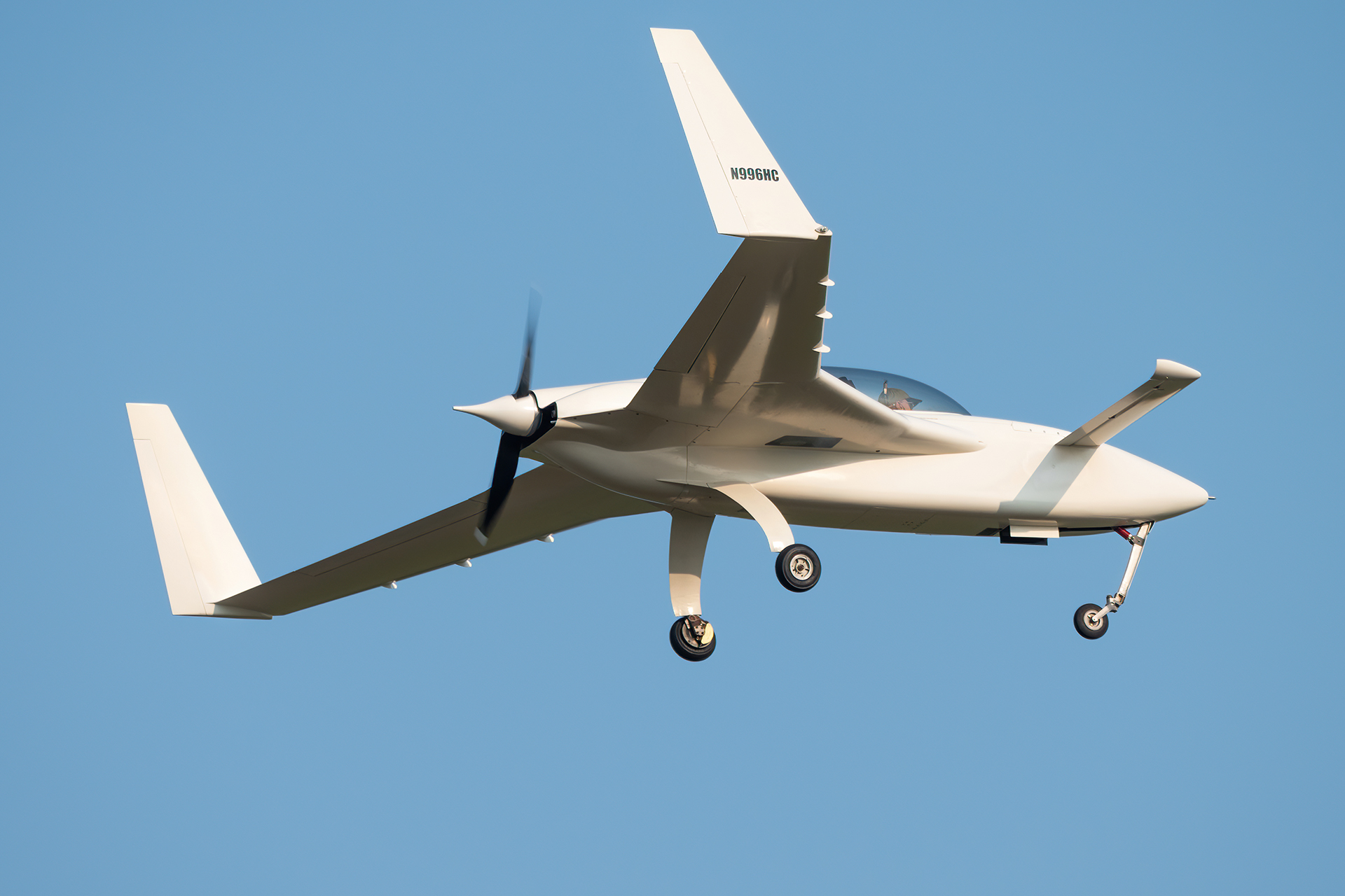 Full size: PRIVATE Rutan Long-EZ N996HC at Washington Dulles International Airport