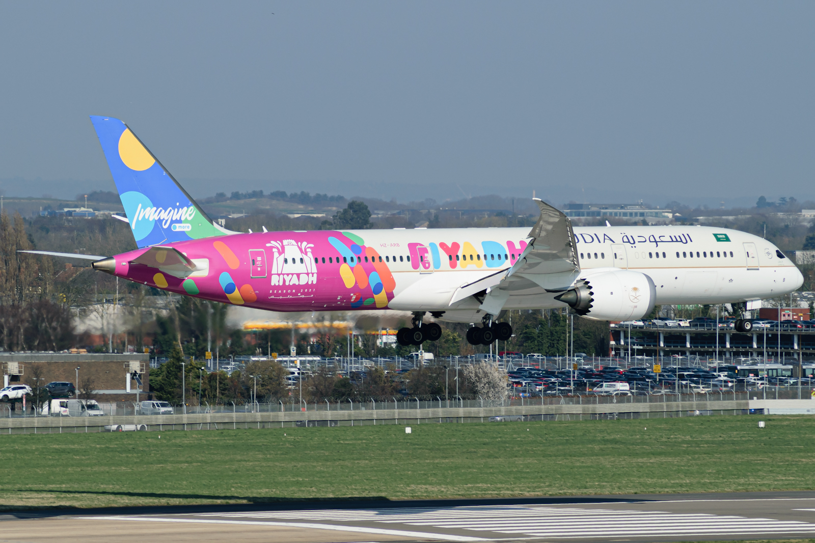 Full size: Saudi Arabian Airlines Boeing 787-9 HZ-ARB at London Heathrow International Airport