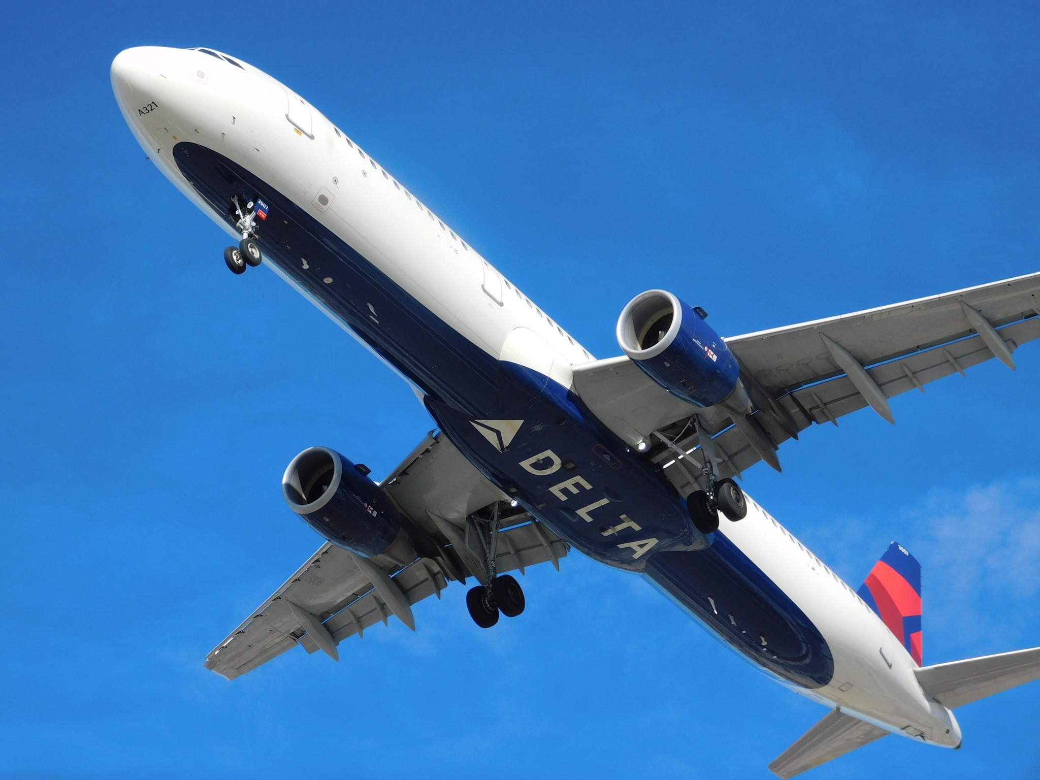 Full size: Delta Airlines Airbus A321-200 N307DX at General Mitchell International Airport