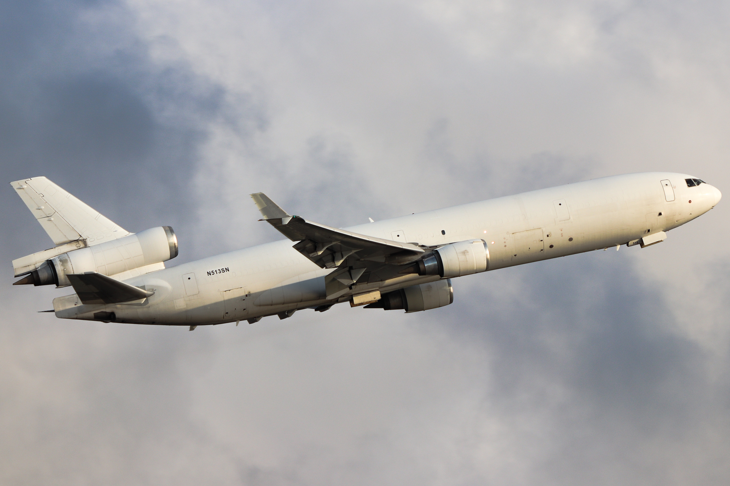 Full size: Western Global Airlines  McDonnell Douglas MD-11F N513SN at Hong Kong International Airport