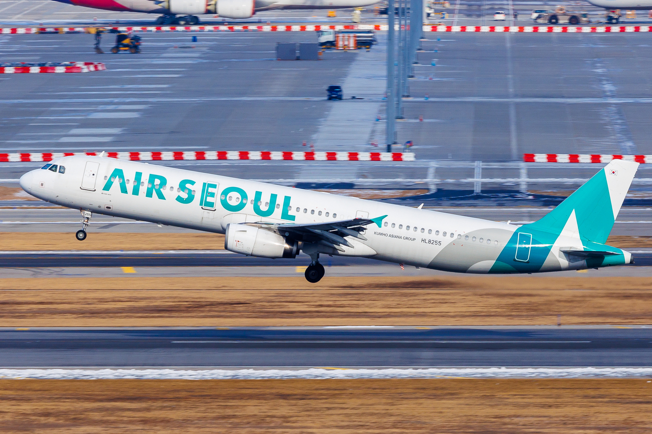 Full size: Air Seoul Airbus A321-200 HL8255 at Seoul-Incheon International Airport