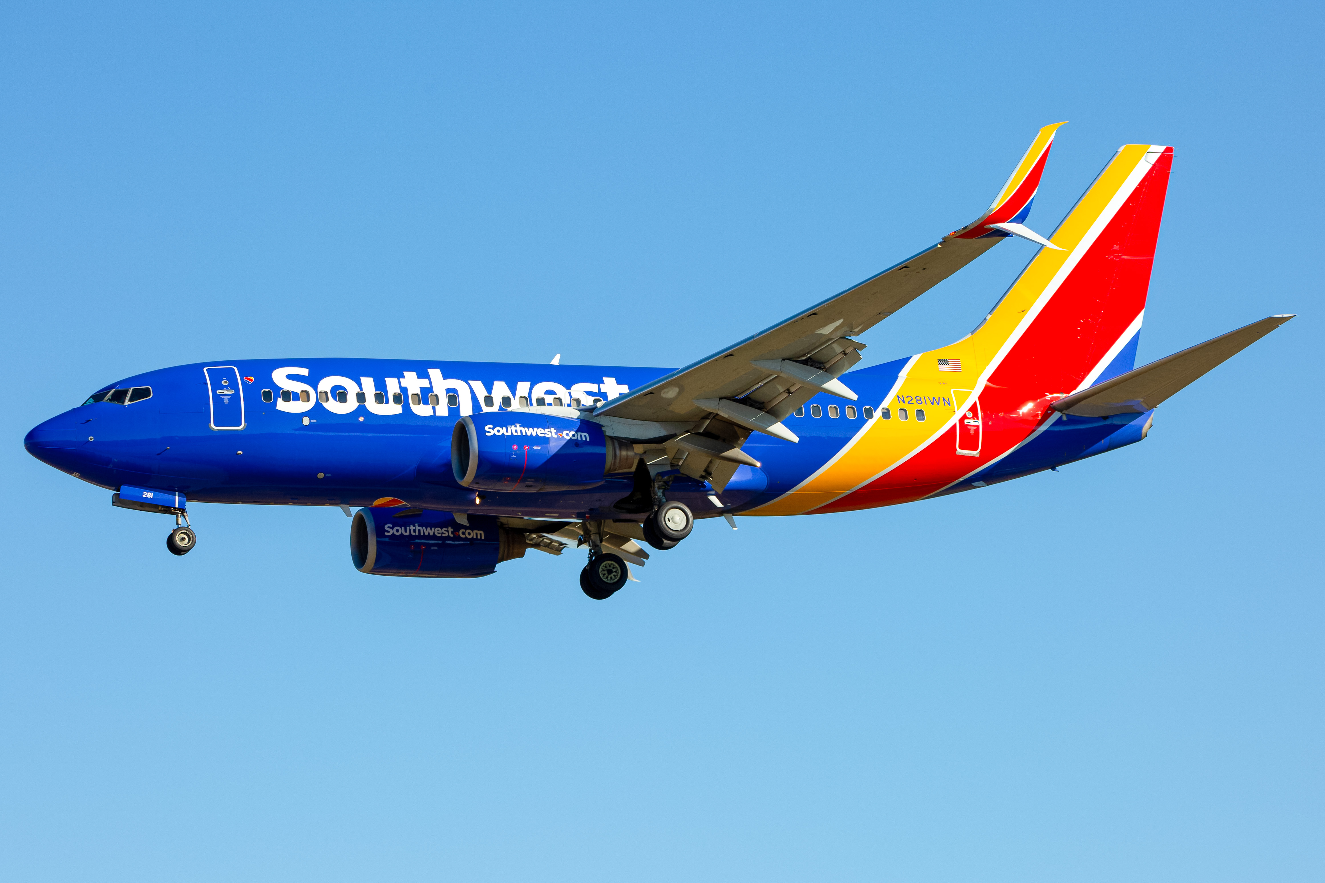 Full size: Southwest Airlines Boeing 737-700 N281WN at Baltimore/Washington International Thurgood Marshall Airport