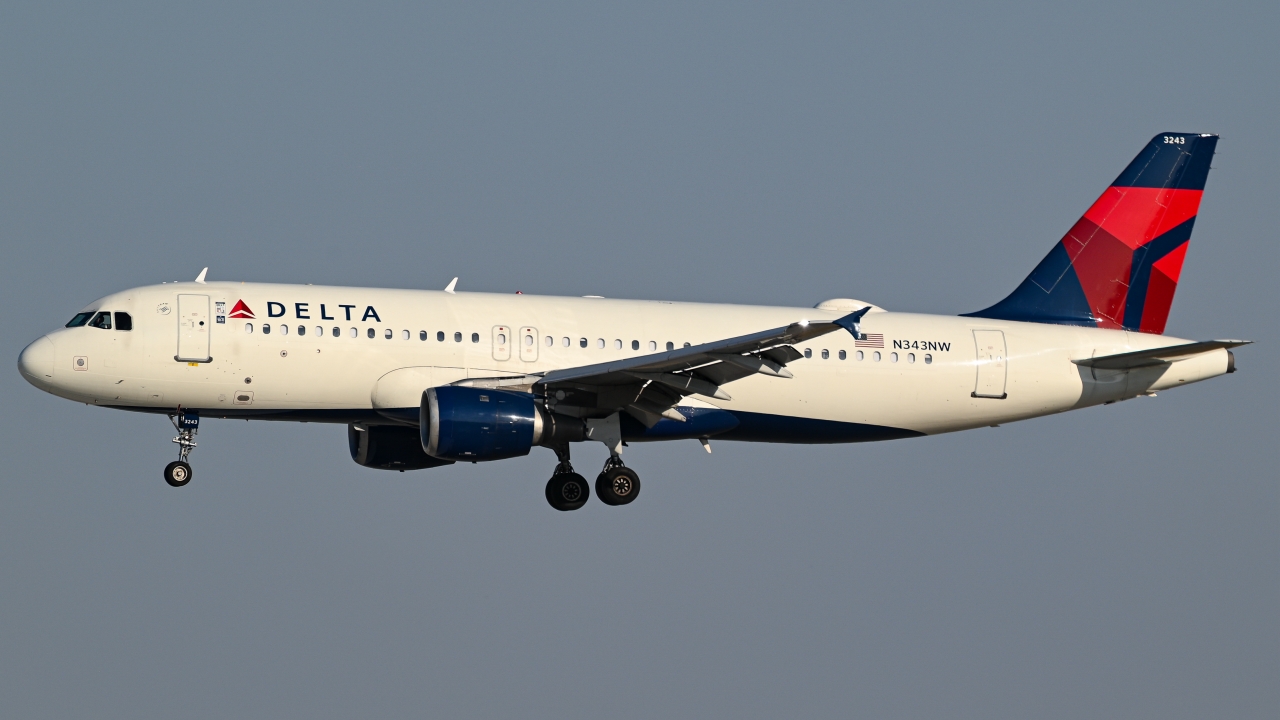 Full size: Delta Airlines Airbus A320 N343NW at Dallas-Fort Worth International Airport