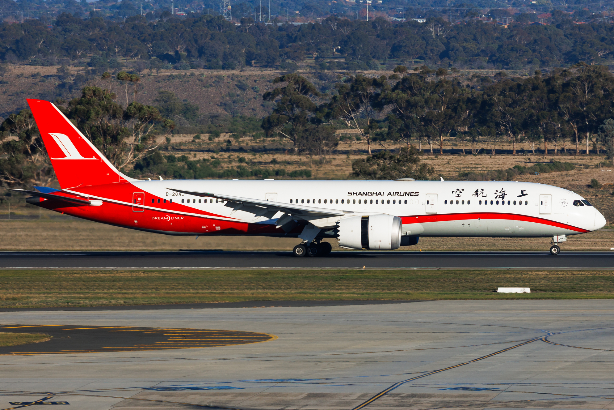 Full size: Shanghai Airlines Boeing 787-9 B-20AJ at Melbourne Airport