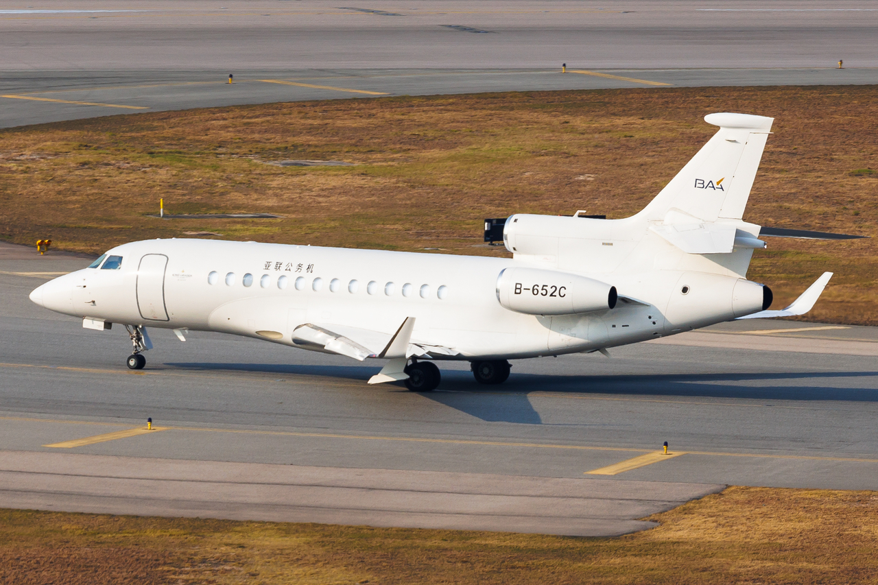 Full size: Business Aviation Asia Dassault Falcon 7X B-652C at Hong Kong International Airport
