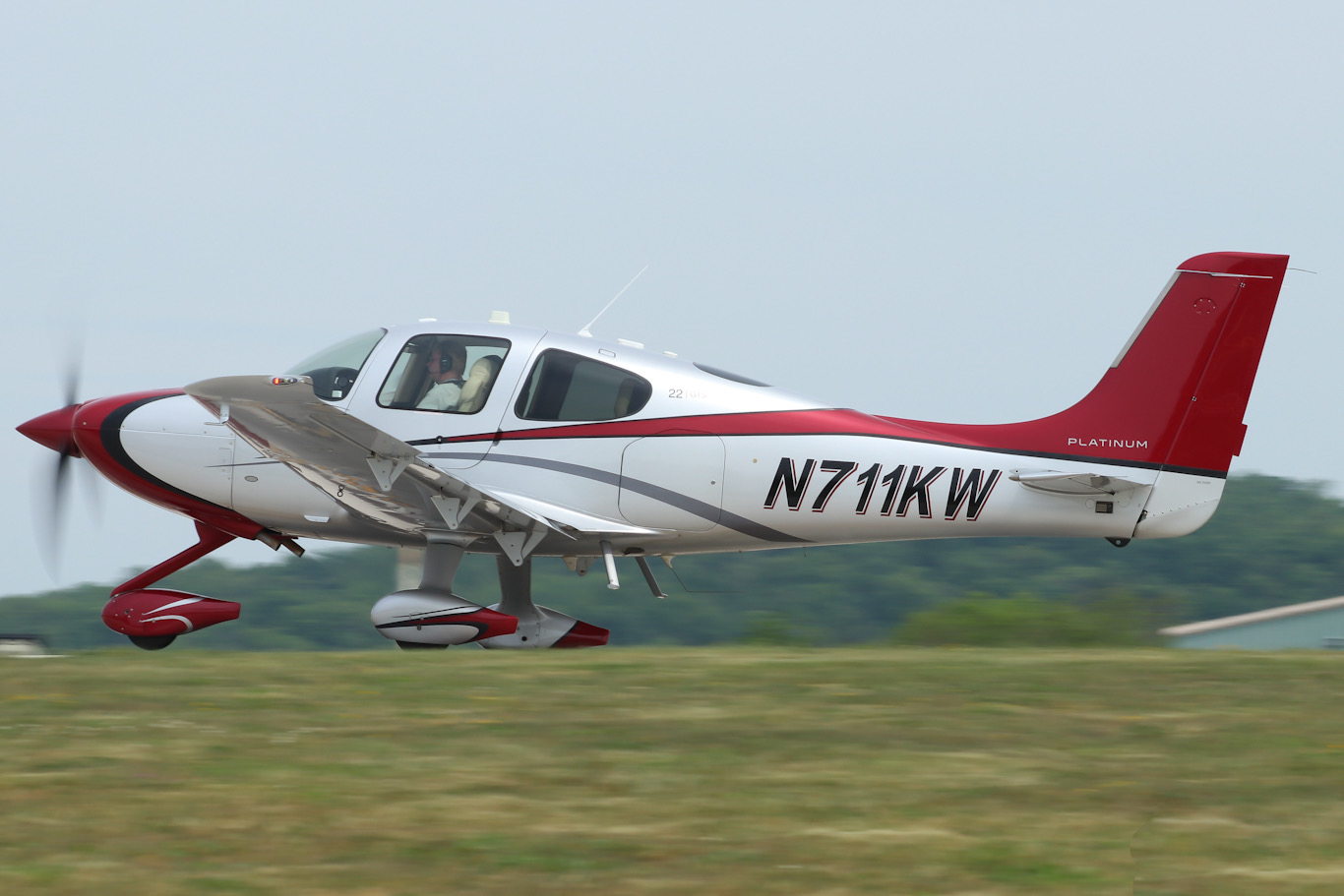 Full size: PRIVATE Cirrus SR22 N711KW at Heritage Field Airport