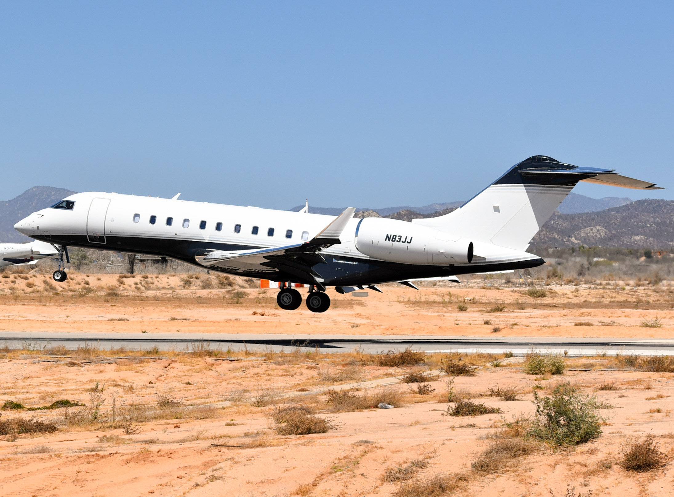 Full size: PRIVATE Bombardier Global 5000 N83JJ at Aeropuerto de Cabo San Lucas Internacional