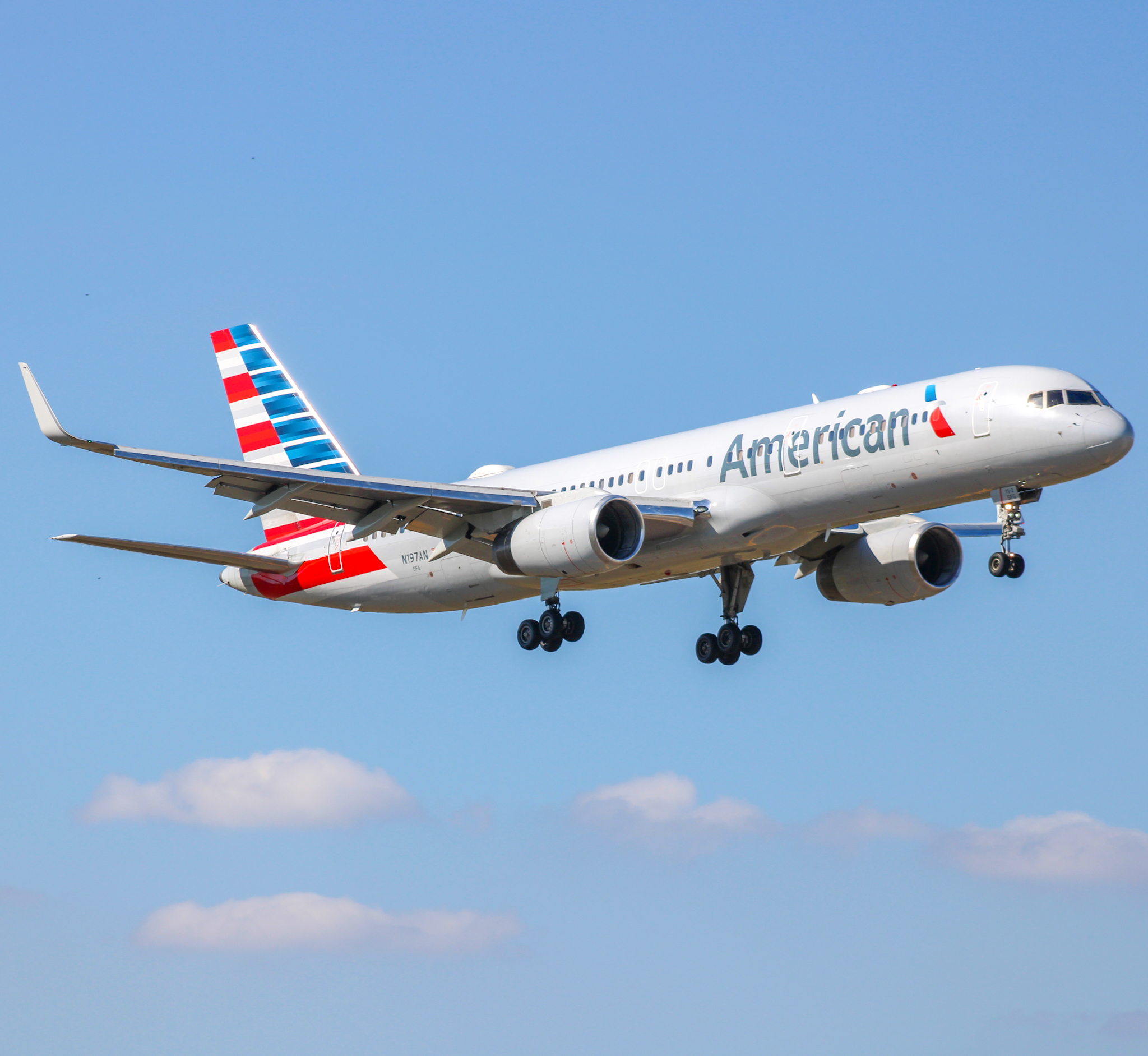 Full size: American Airlines Boeing 757-200 N197AN at Miami International Airport
