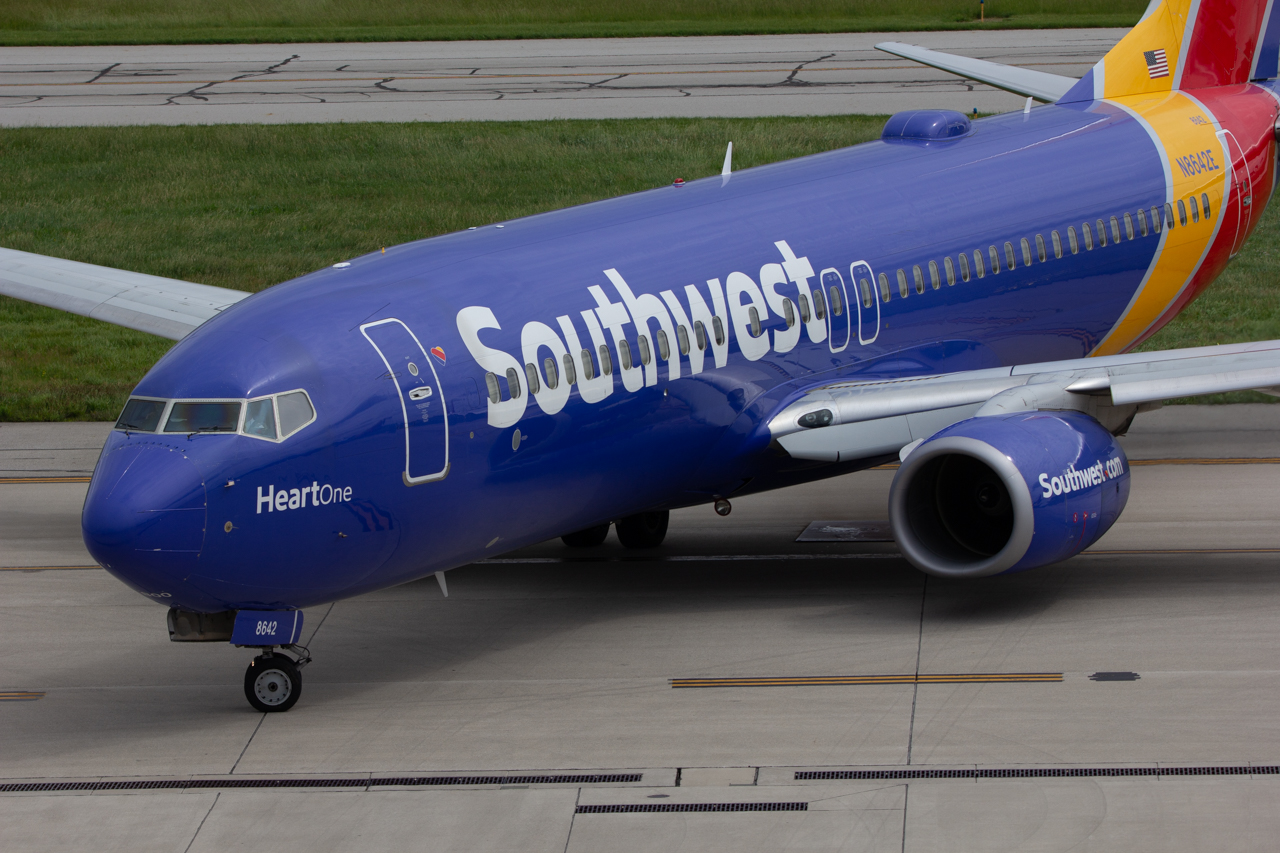 Full size: Southwest Airlines Boeing 737-800 N8642E at John Glenn Columbus International Airport