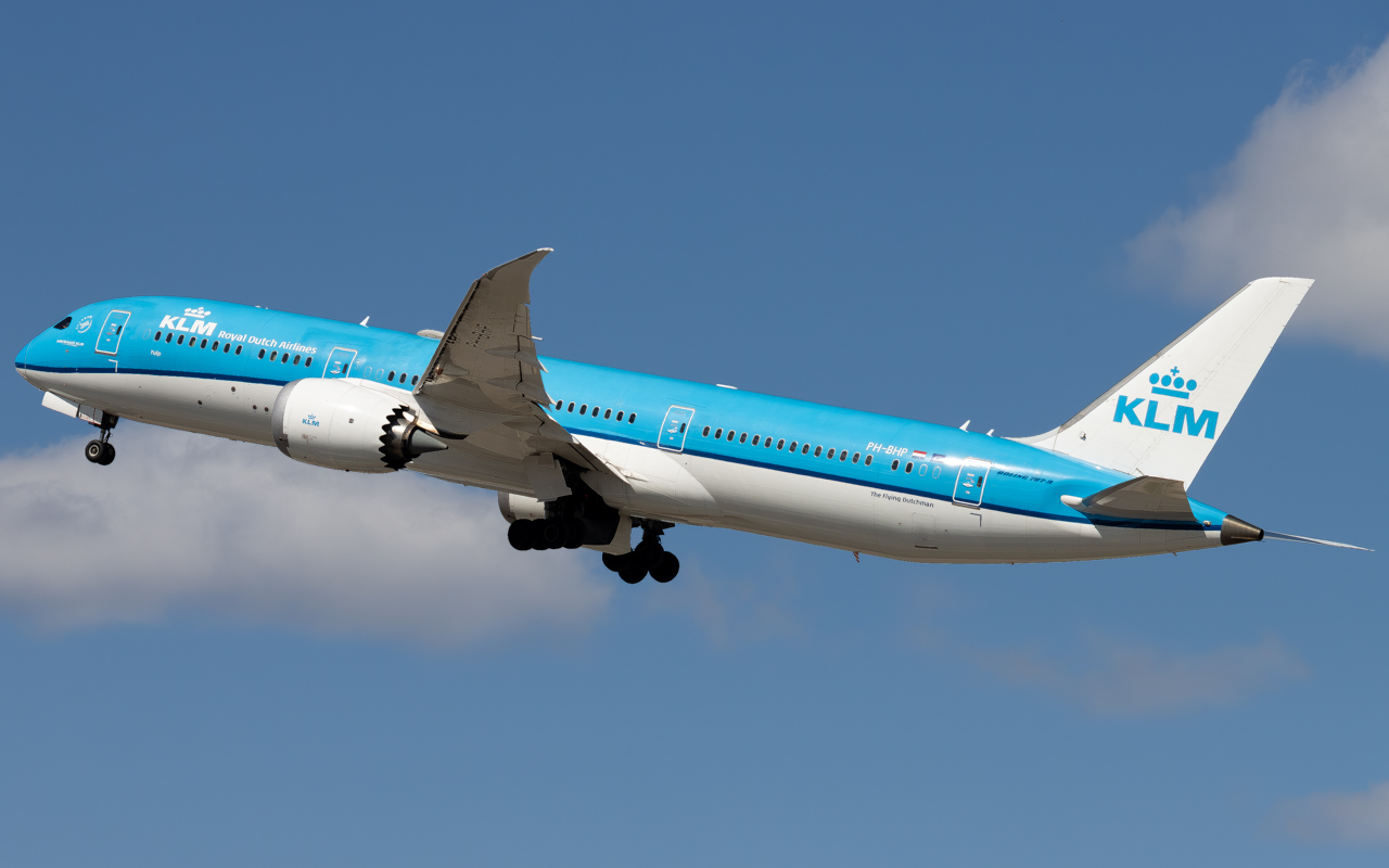 Full size: KLM Boeing 787-9 PH-BHP at Minneapolis-St Paul International/Wold-Chamberlain Airport