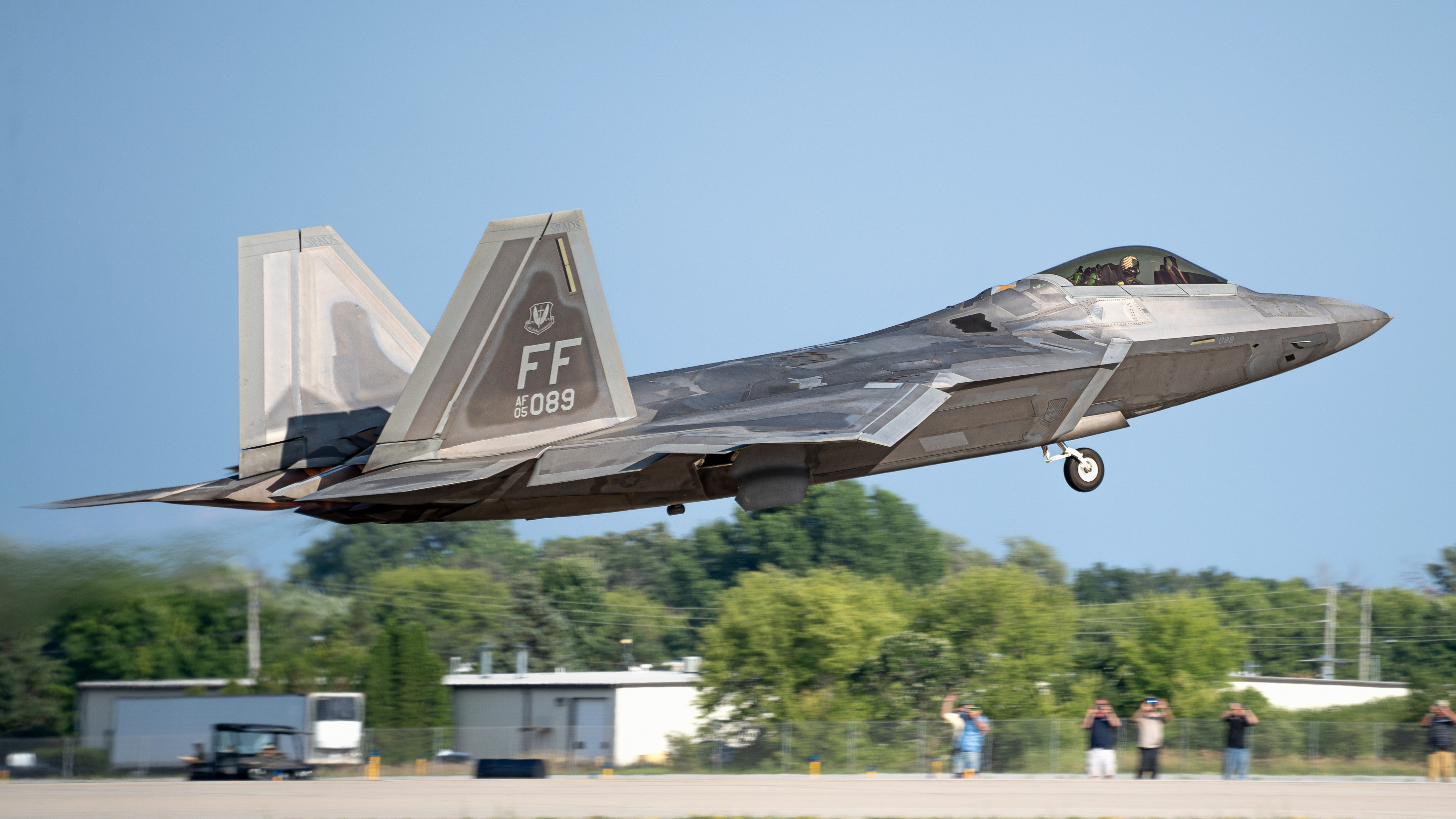 Full size: USAF - United States Air Force Lockheed Martin F-22A Raptor 05-4089 at Wittman Regional Airport