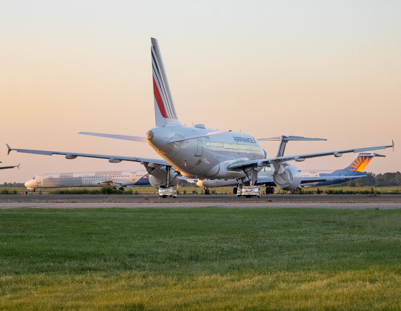 Full size: Air France Airbus A318 F-GUGE at Blytheville Arkansas International Airport
