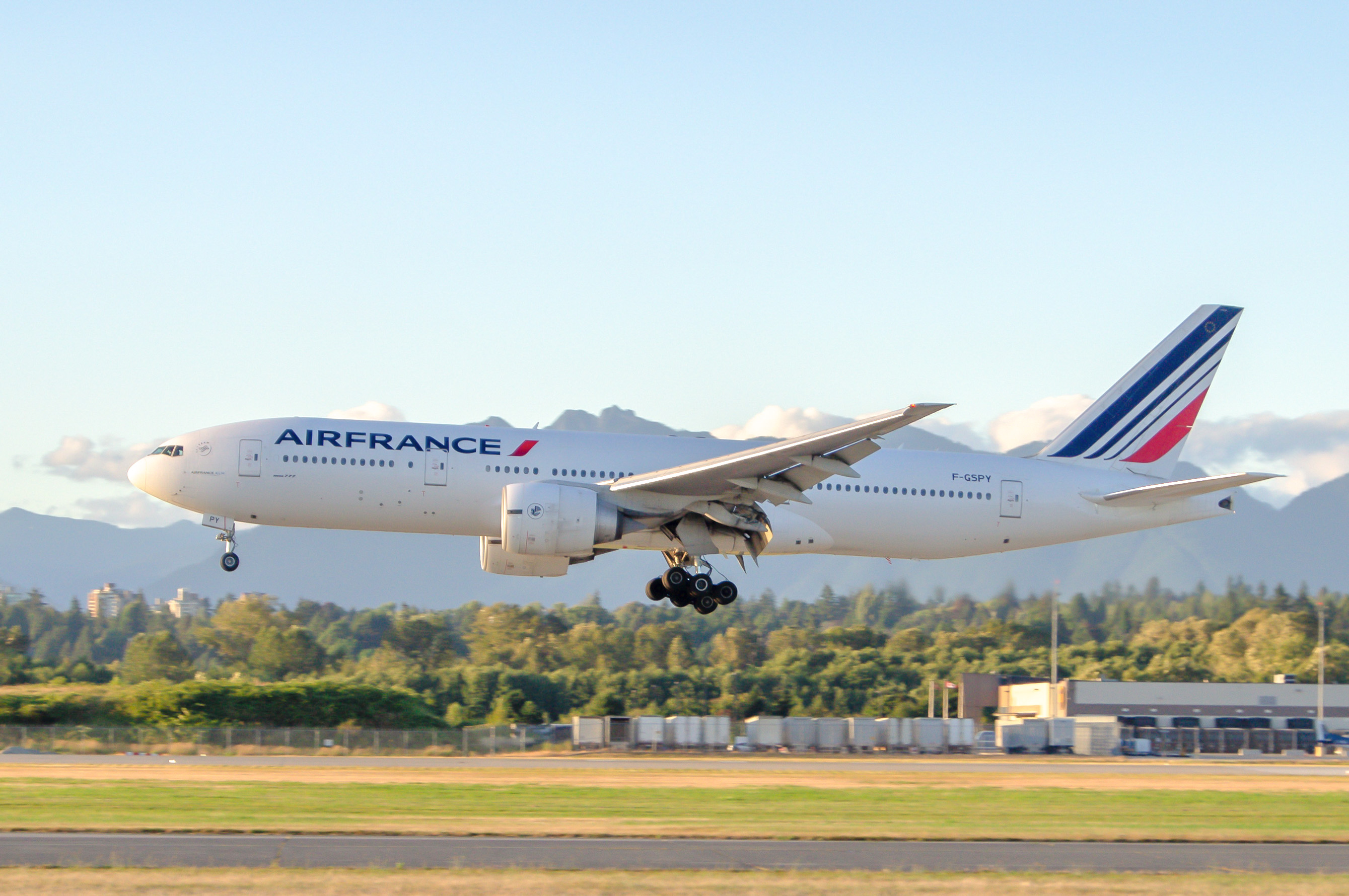 Full size: Air France Boeing 777-200ER F-GSPY at Vancouver International Airport