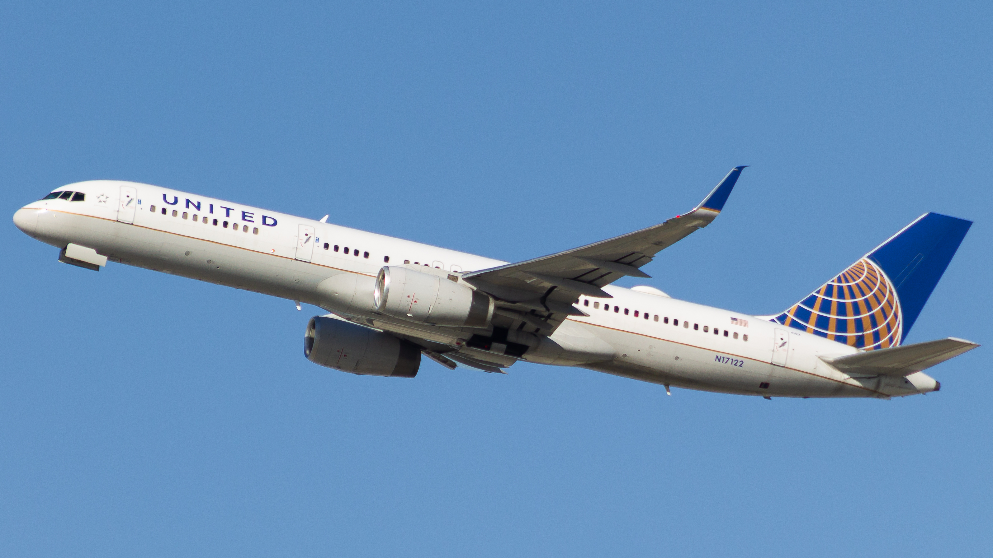 Full size: United Airlines Boeing 757-200 N17122 at Los Angeles International Airport