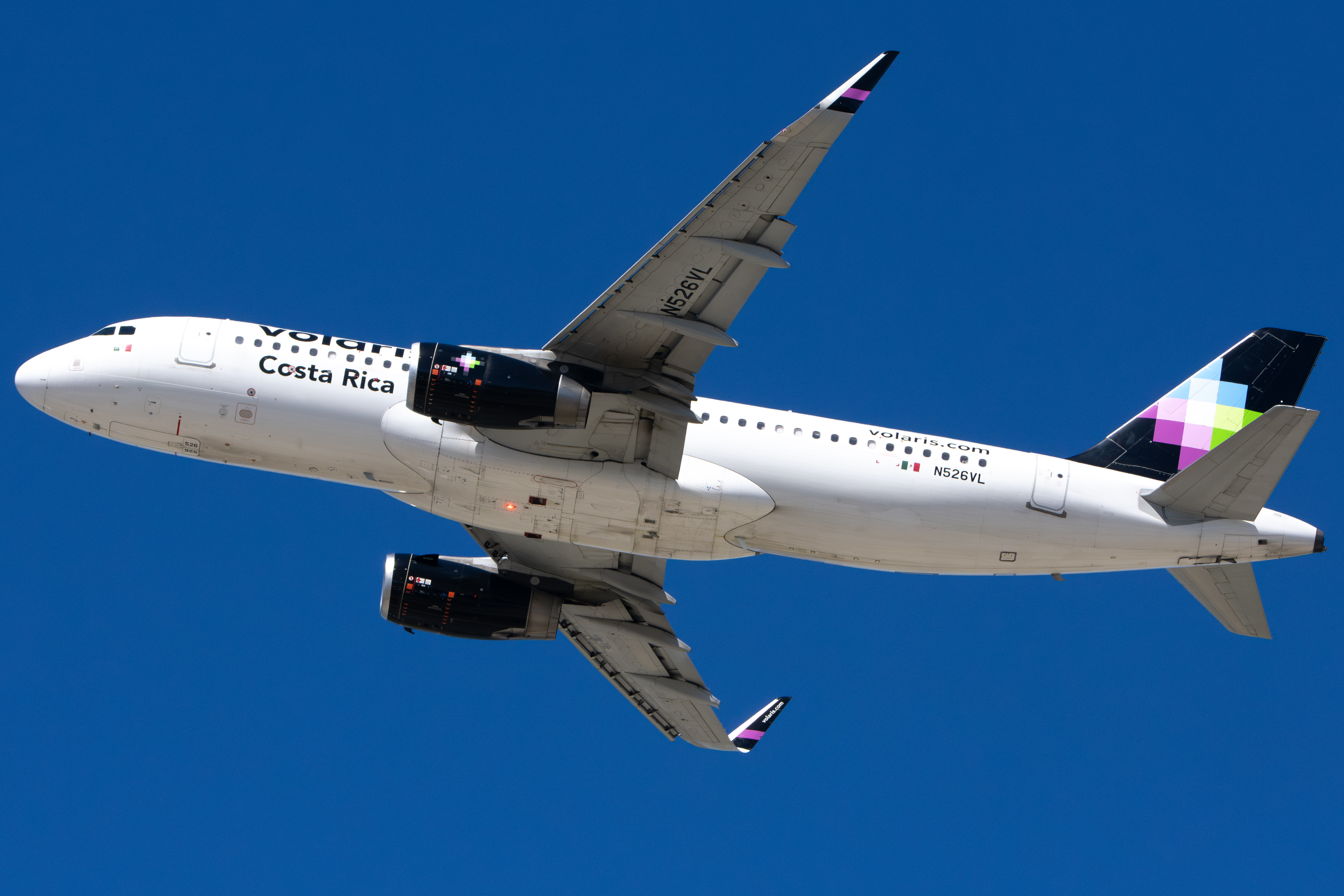 Full size: Volaris Airbus A320 N526VL at Norman Y Mineta San Jose International Airport