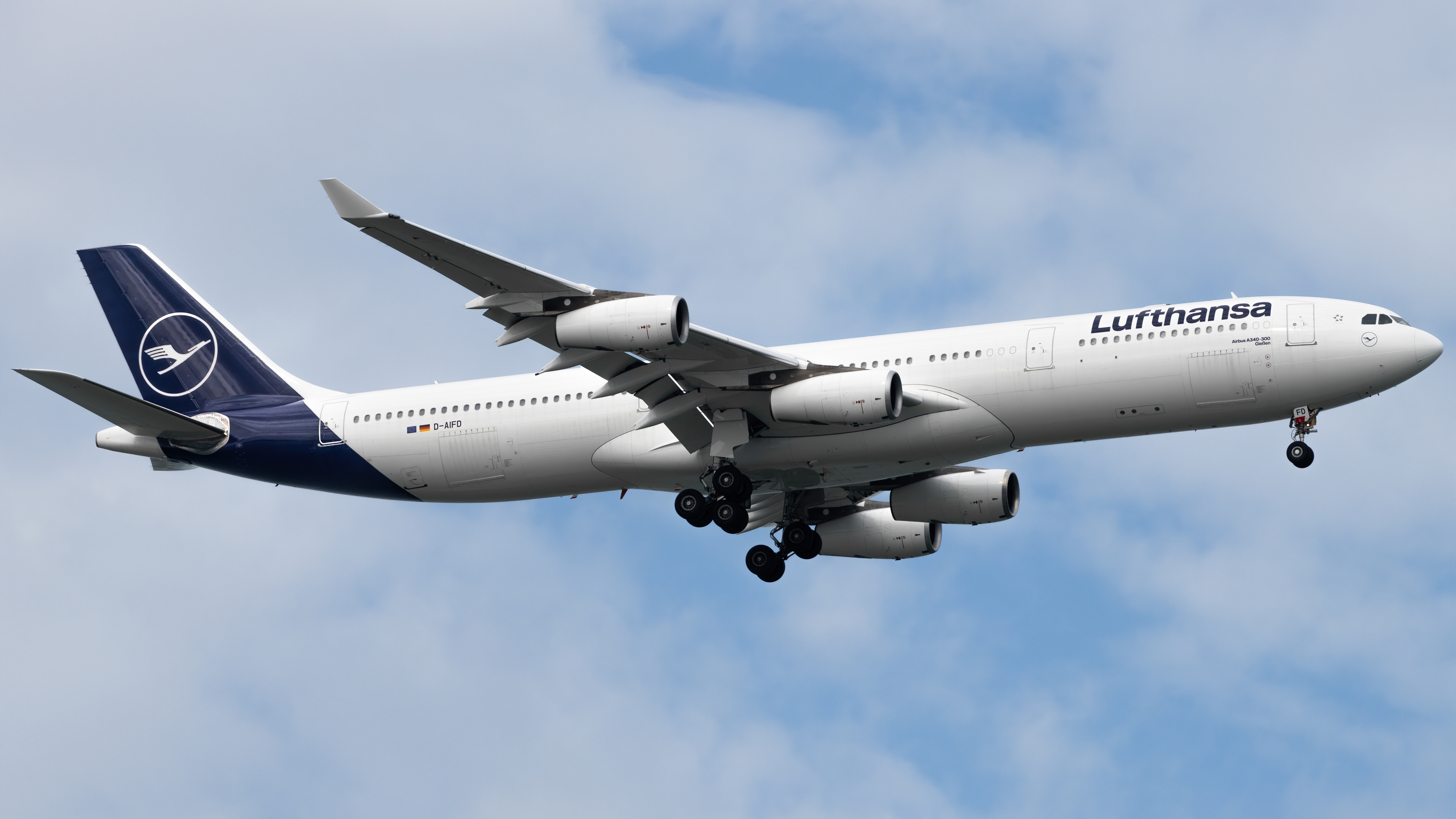 Full size: Lufthansa Airbus A340-300 D-AIFD at Singapore-Changi Airport