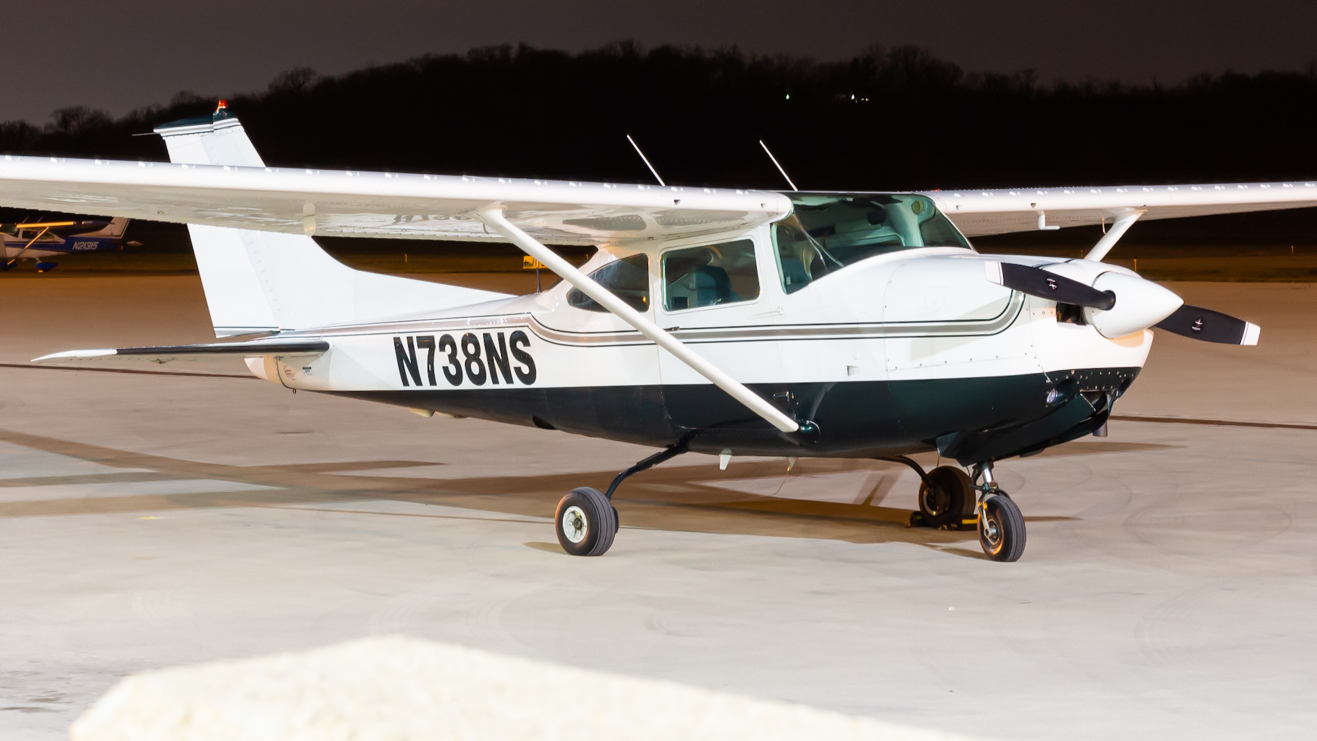 Full size: PRIVATE Cessna 182 Skylane N738NS at Butler County Regional Airport/Hogan Field