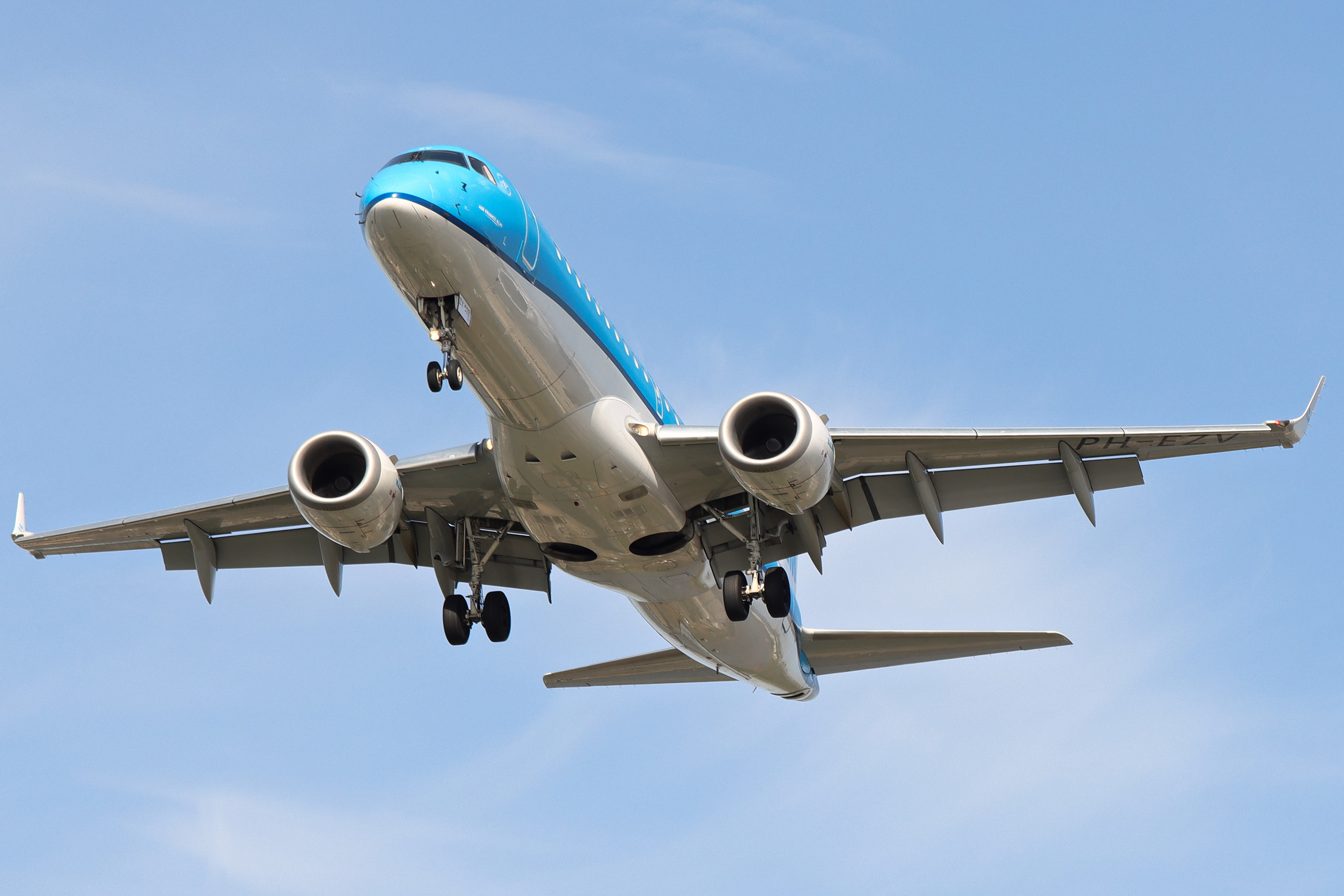 Full size: KLM CityHopper Embraer E190 PH-EZV at London City Airport