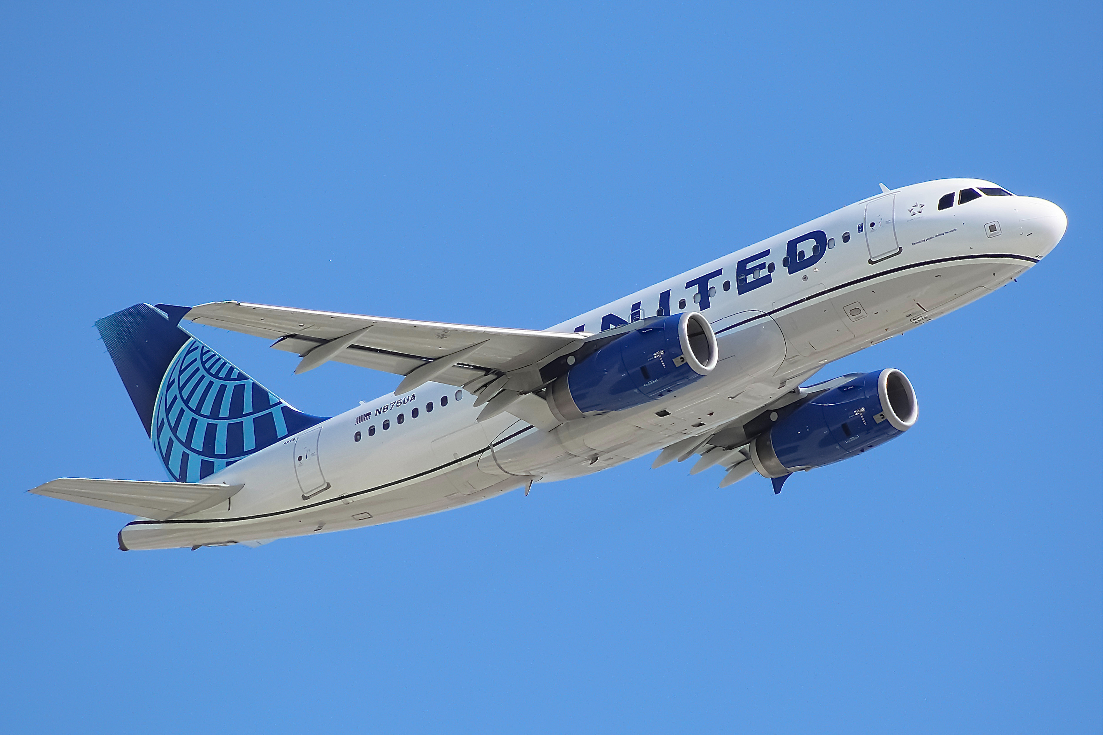 Full size: United Airlines Airbus A319 N875UA at Chicago O'Hare International Airport