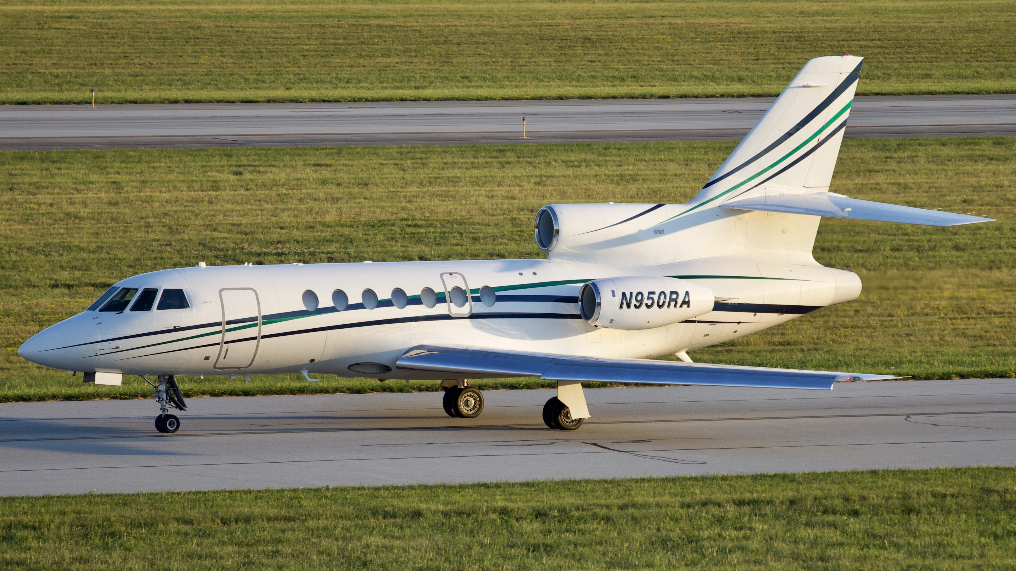 Full size: PRIVATE Dassault Falcon 50 N950RA at John Glenn Columbus International Airport