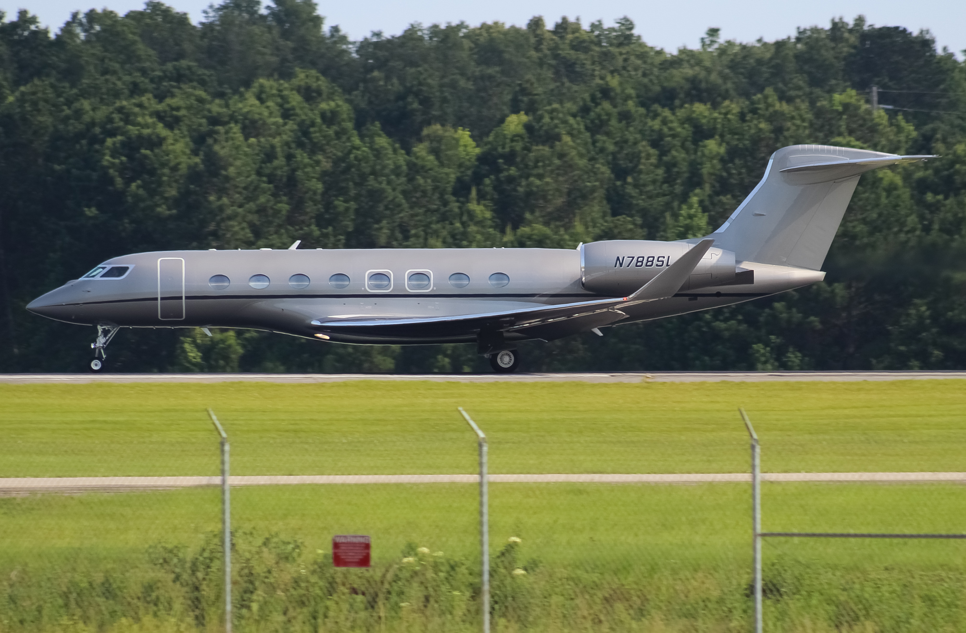 Full size: PRIVATE Gulfstream G650ER N788SL at Savannah/Hilton Head International Airport