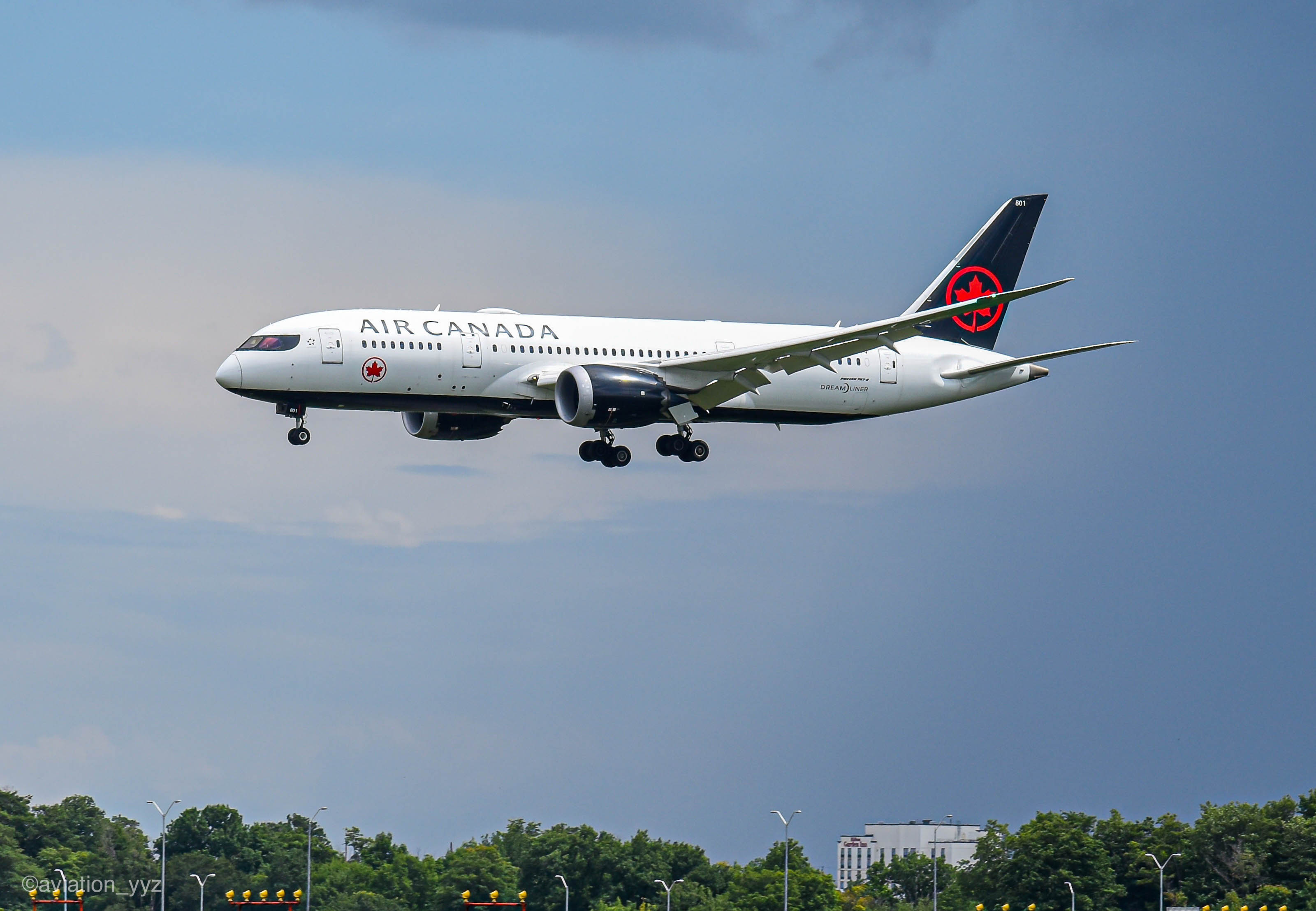 Full size: Air Canada Boeing 787-8 C-GHPQ at Lester B Pearson International Airport