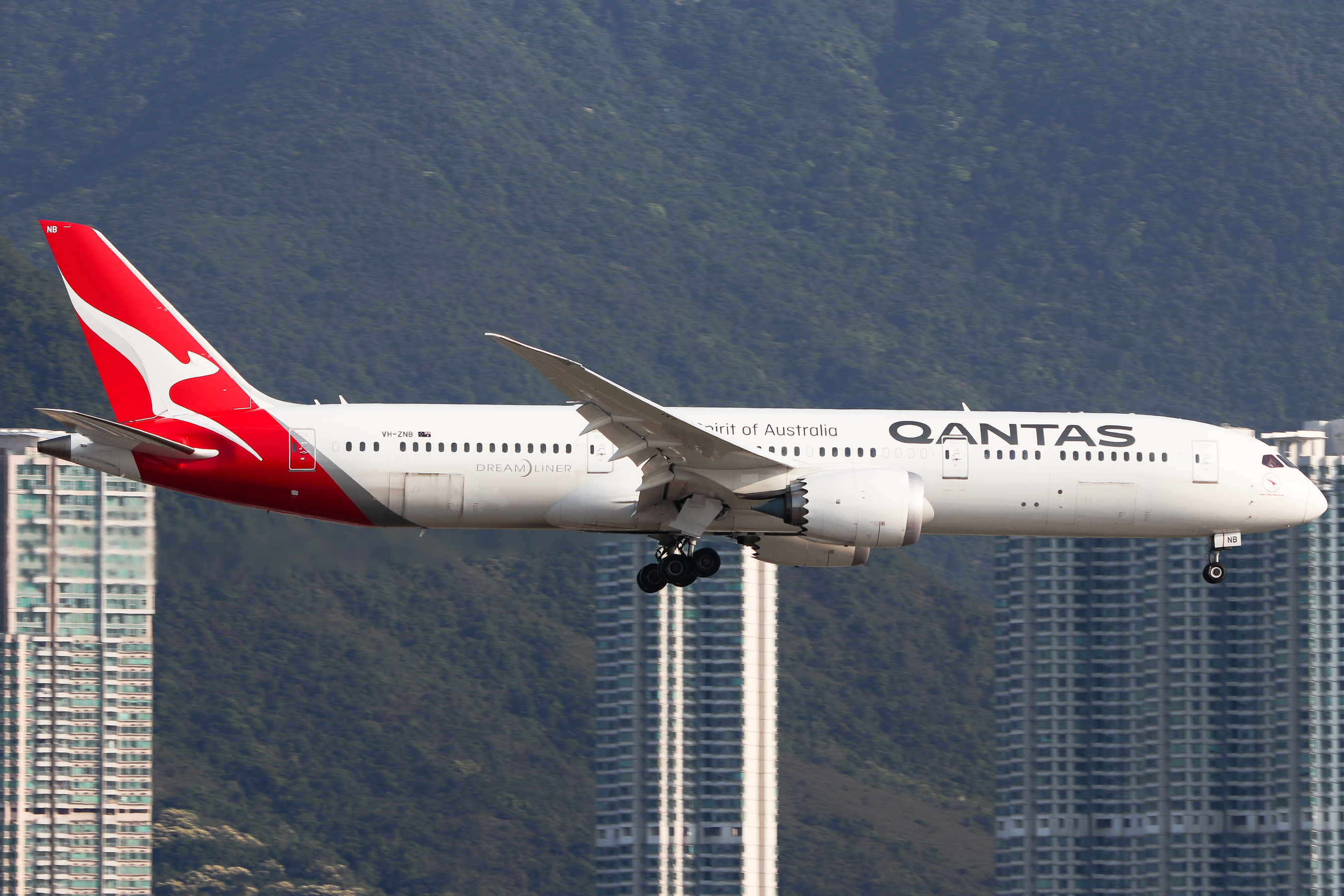 Full size: Qantas Airways Boeing 787-9 VH-ZNB at Hong Kong International Airport