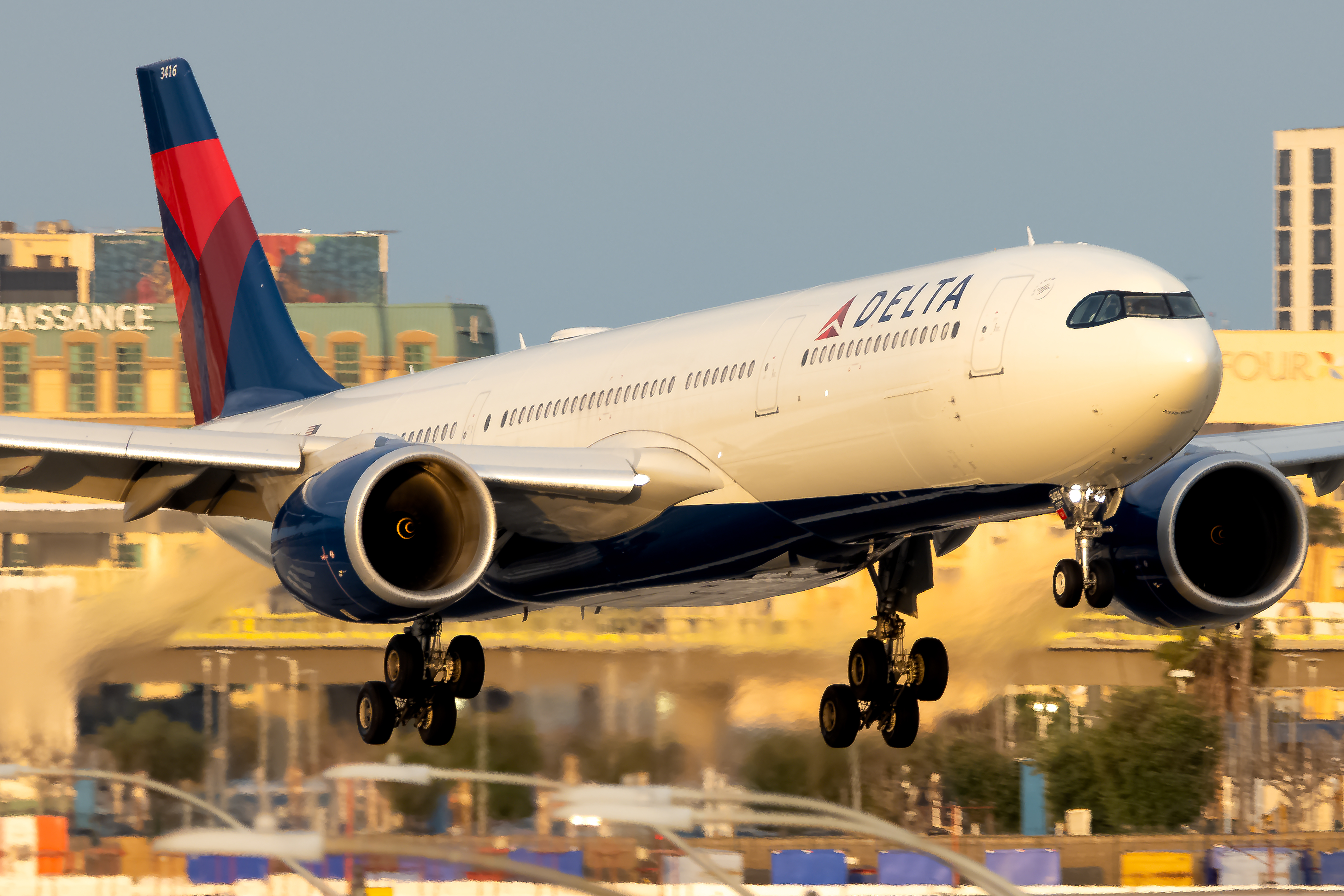 Full size: Delta Airlines Airbus A330-900 N416DX at Los Angeles International Airport